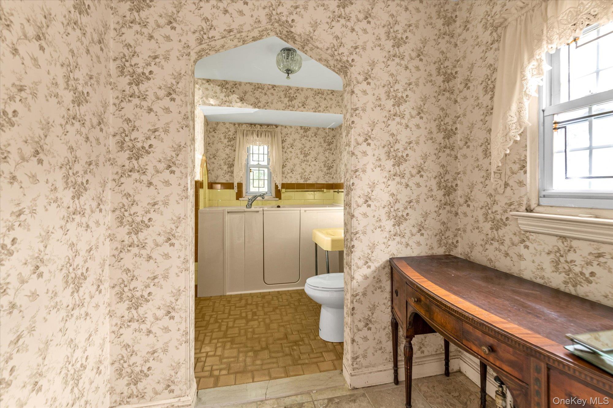 47-44 Glenwood Street, Little Neck, NY 11362