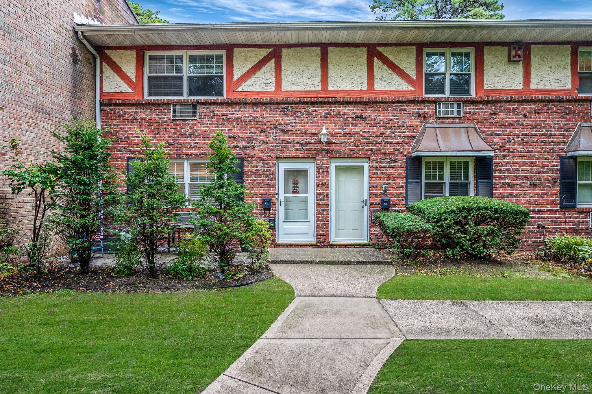 21 Glen Hollow Drive # G2, Holtsville, NY 11742