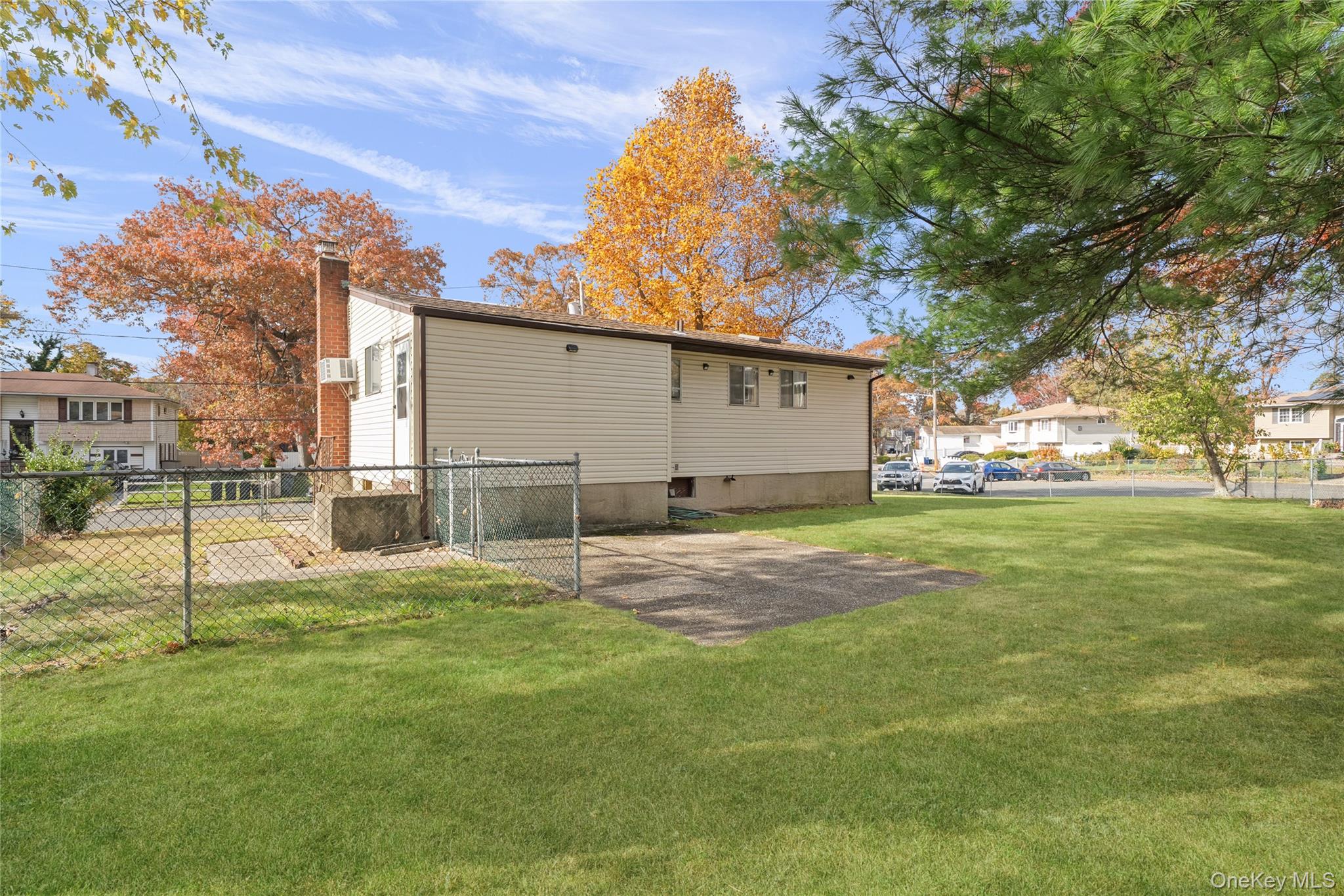 15 Santam Court, Bay Shore, NY 11706