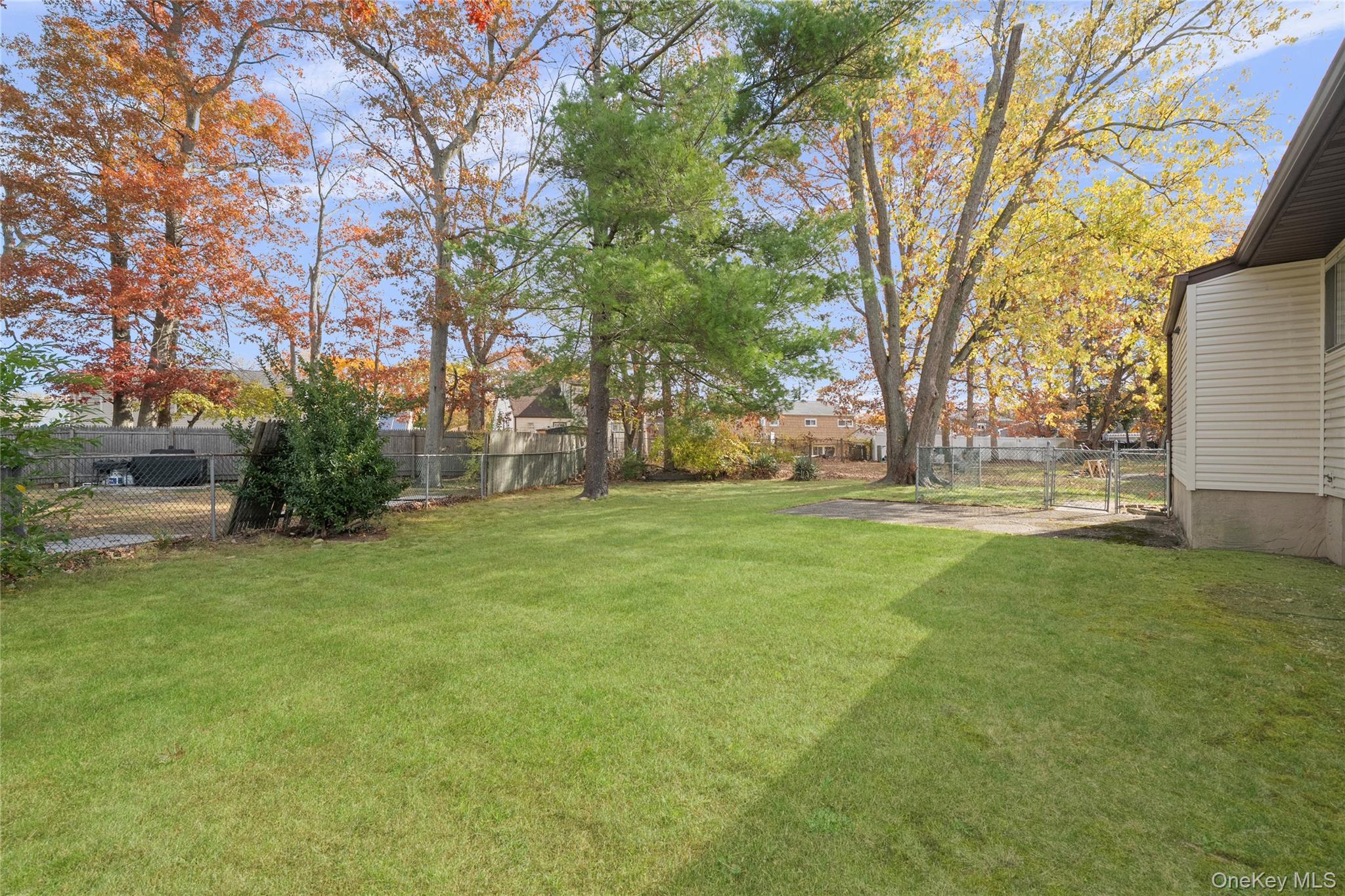 15 Santam Court, Bay Shore, NY 11706