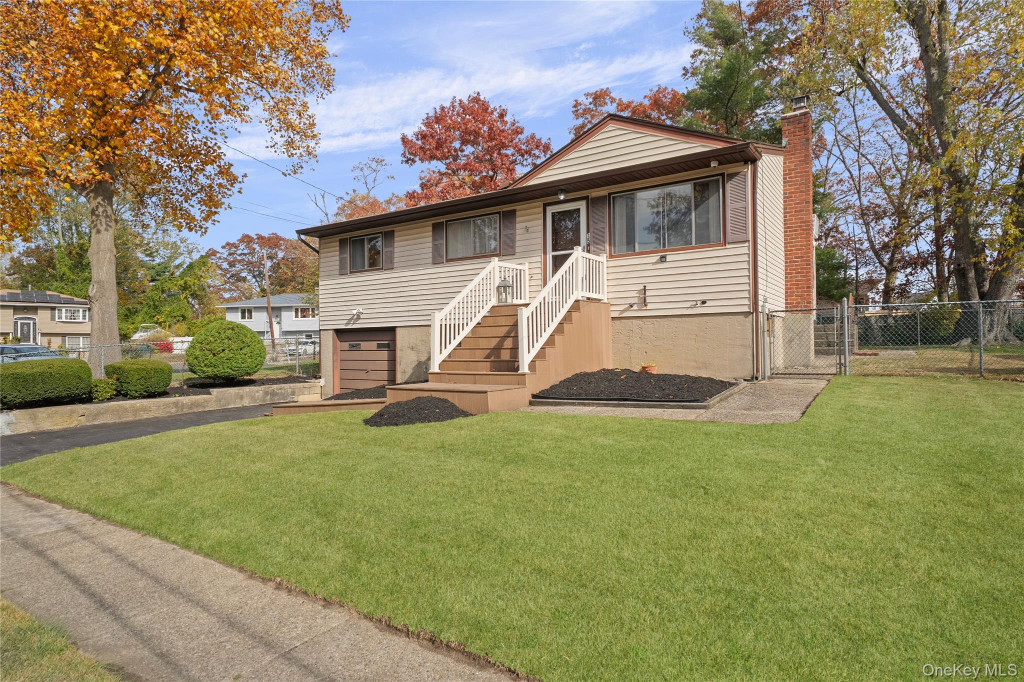 15 Santam Court, Bay Shore, NY 11706