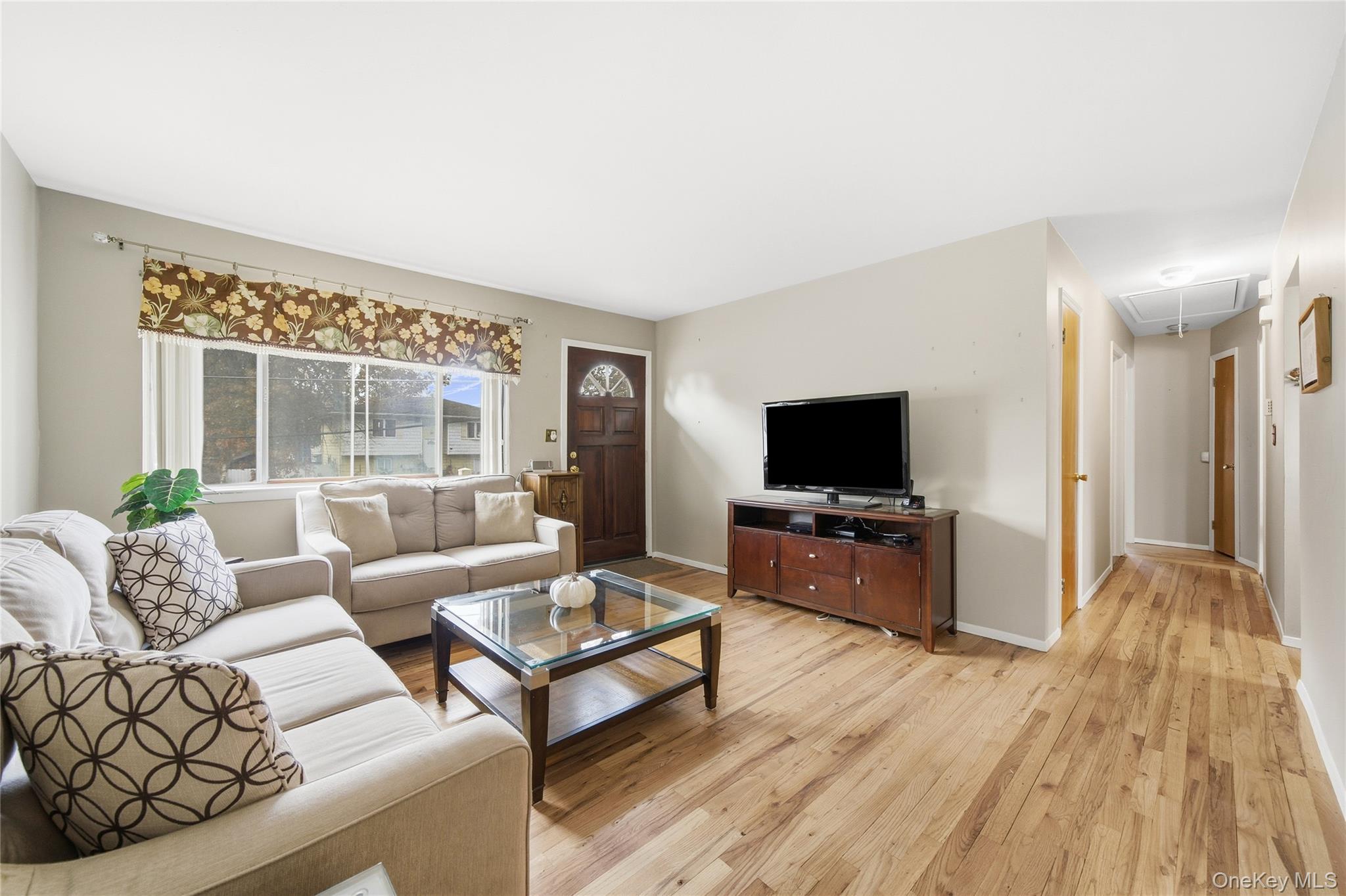 15 Santam Court, Bay Shore, NY 11706