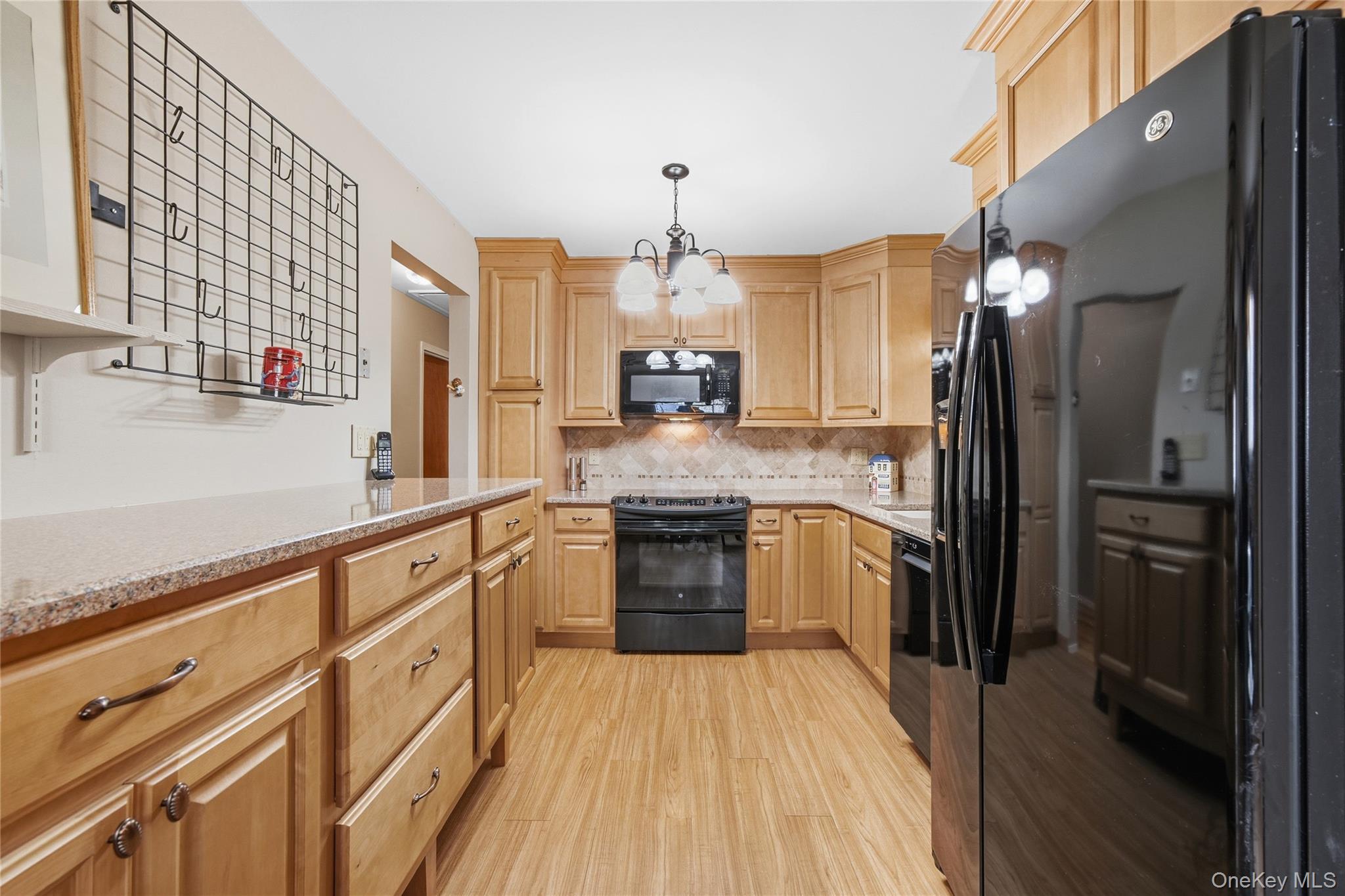 15 Santam Court, Bay Shore, NY 11706