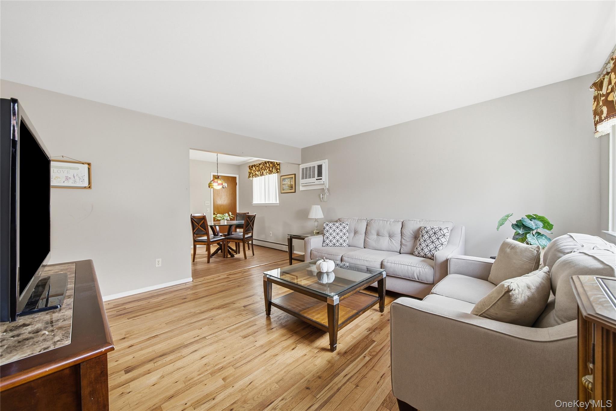 15 Santam Court, Bay Shore, NY 11706