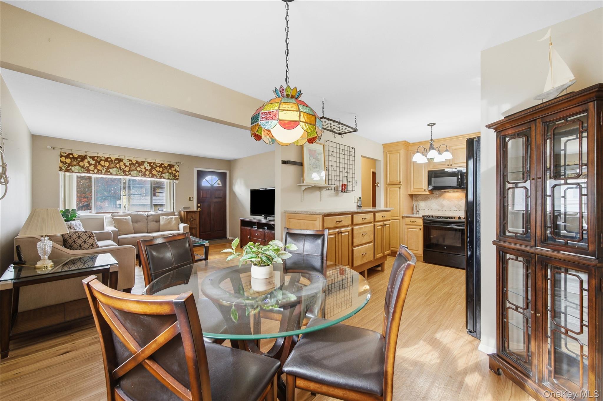 15 Santam Court, Bay Shore, NY 11706