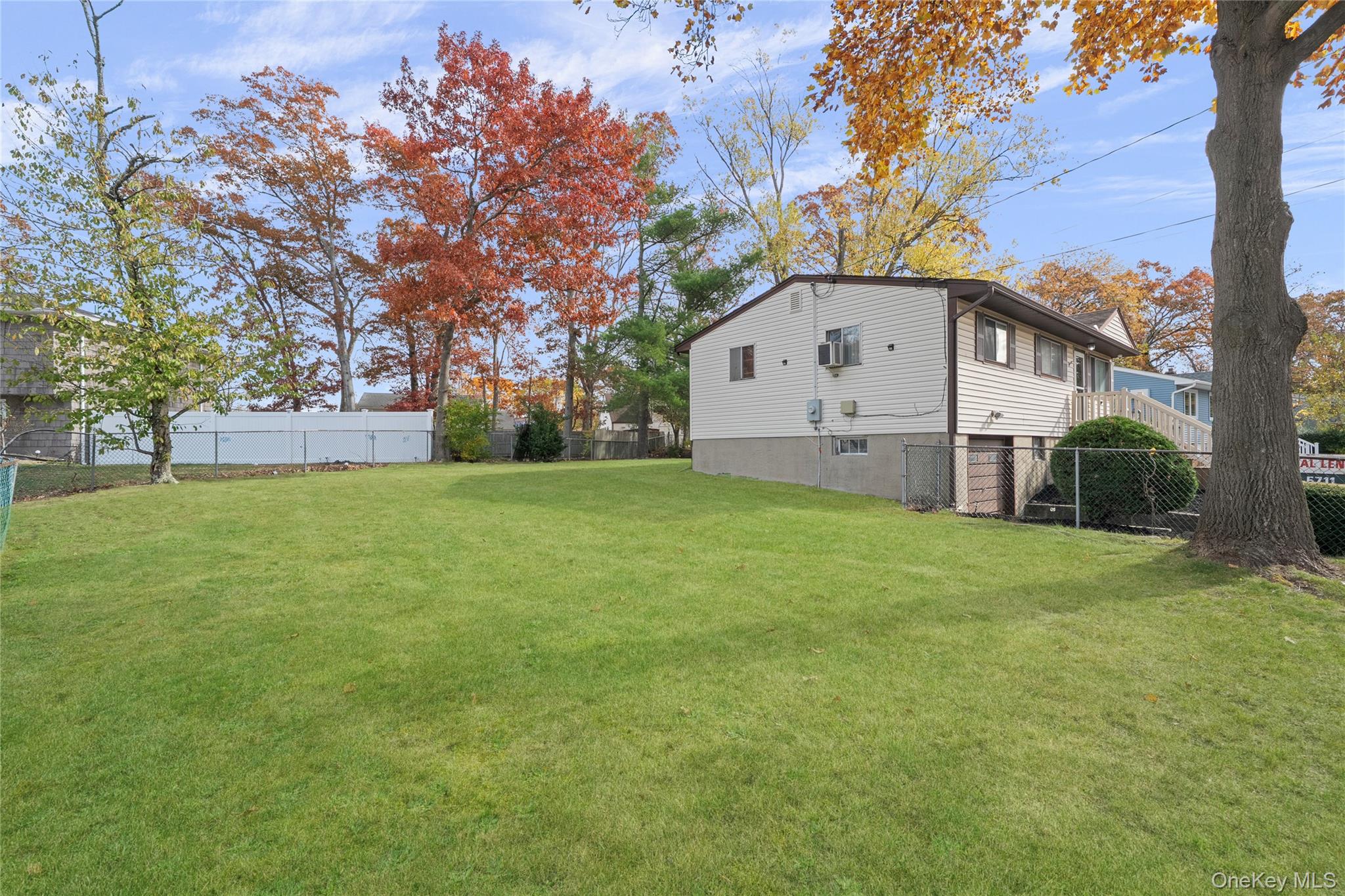 15 Santam Court, Bay Shore, NY 11706