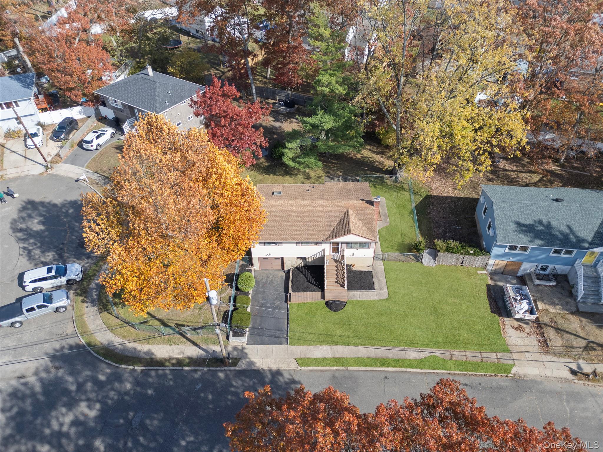 15 Santam Court, Bay Shore, NY 11706