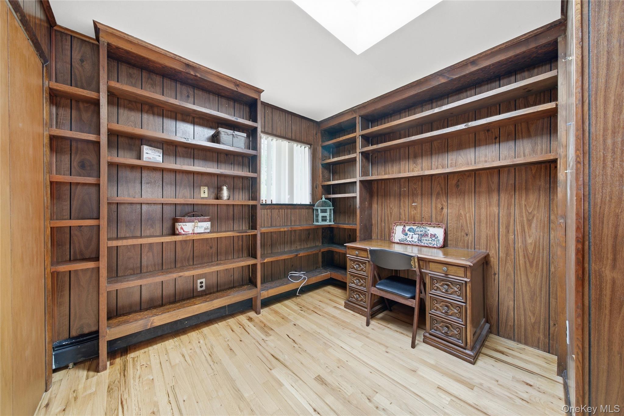 15 Santam Court, Bay Shore, NY 11706