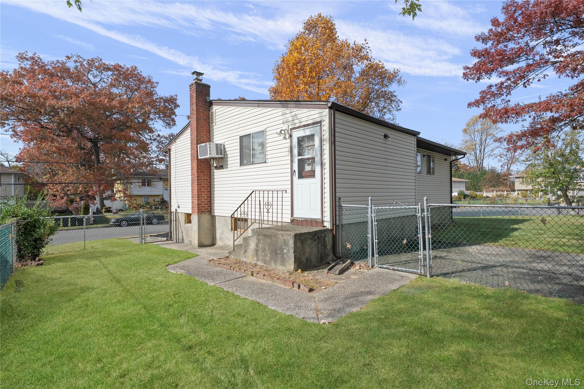 15 Santam Court, Bay Shore, NY 11706