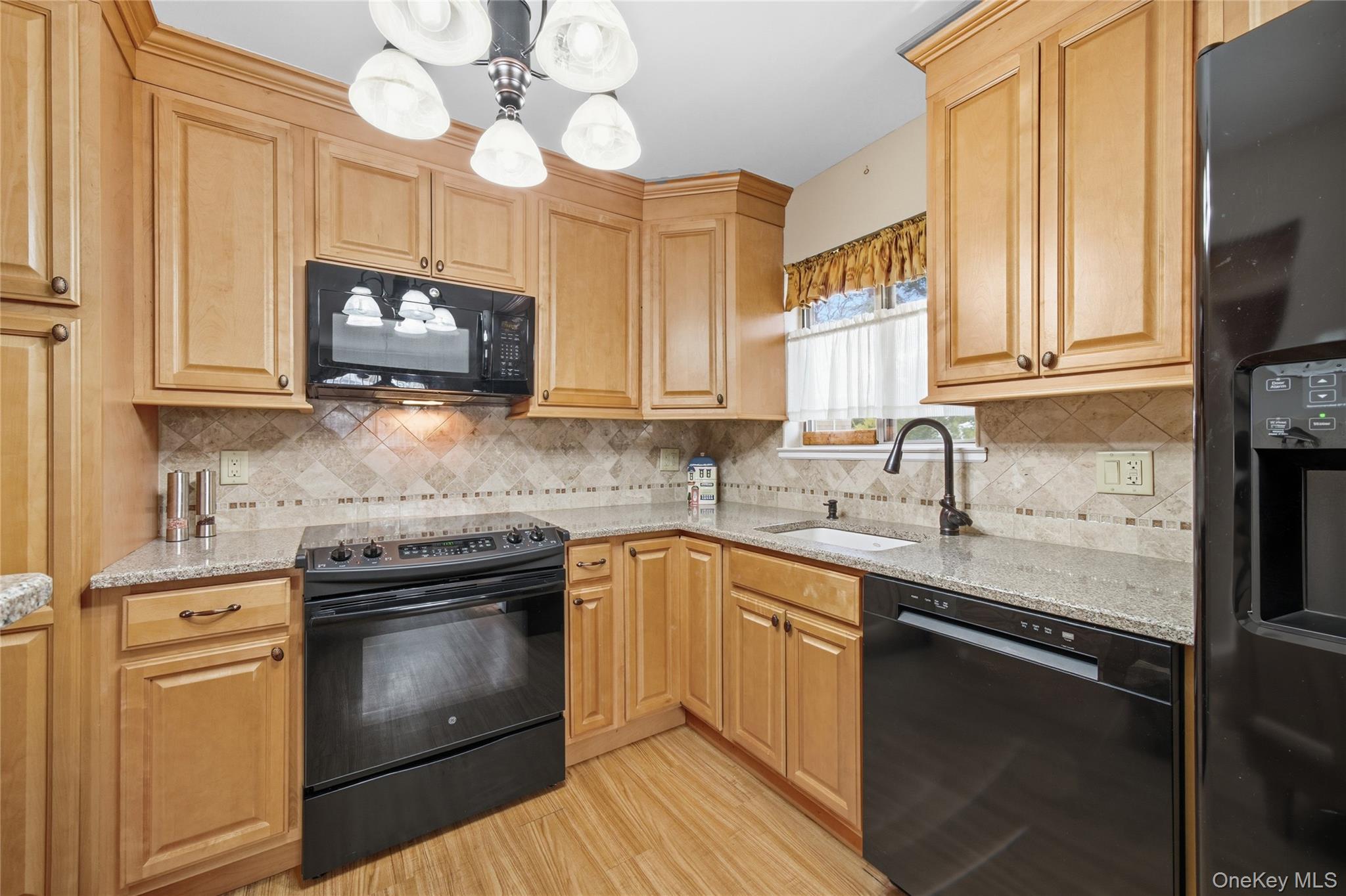 15 Santam Court, Bay Shore, NY 11706