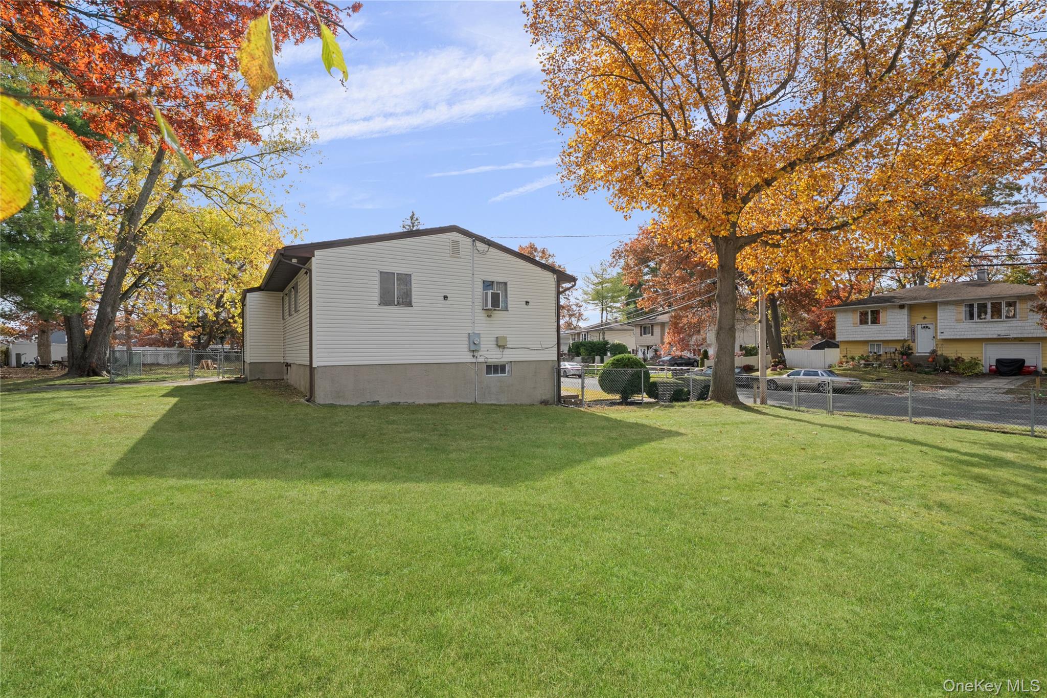 15 Santam Court, Bay Shore, NY 11706