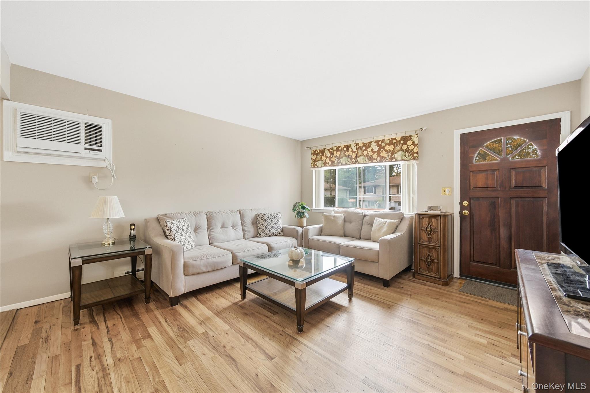 15 Santam Court, Bay Shore, NY 11706