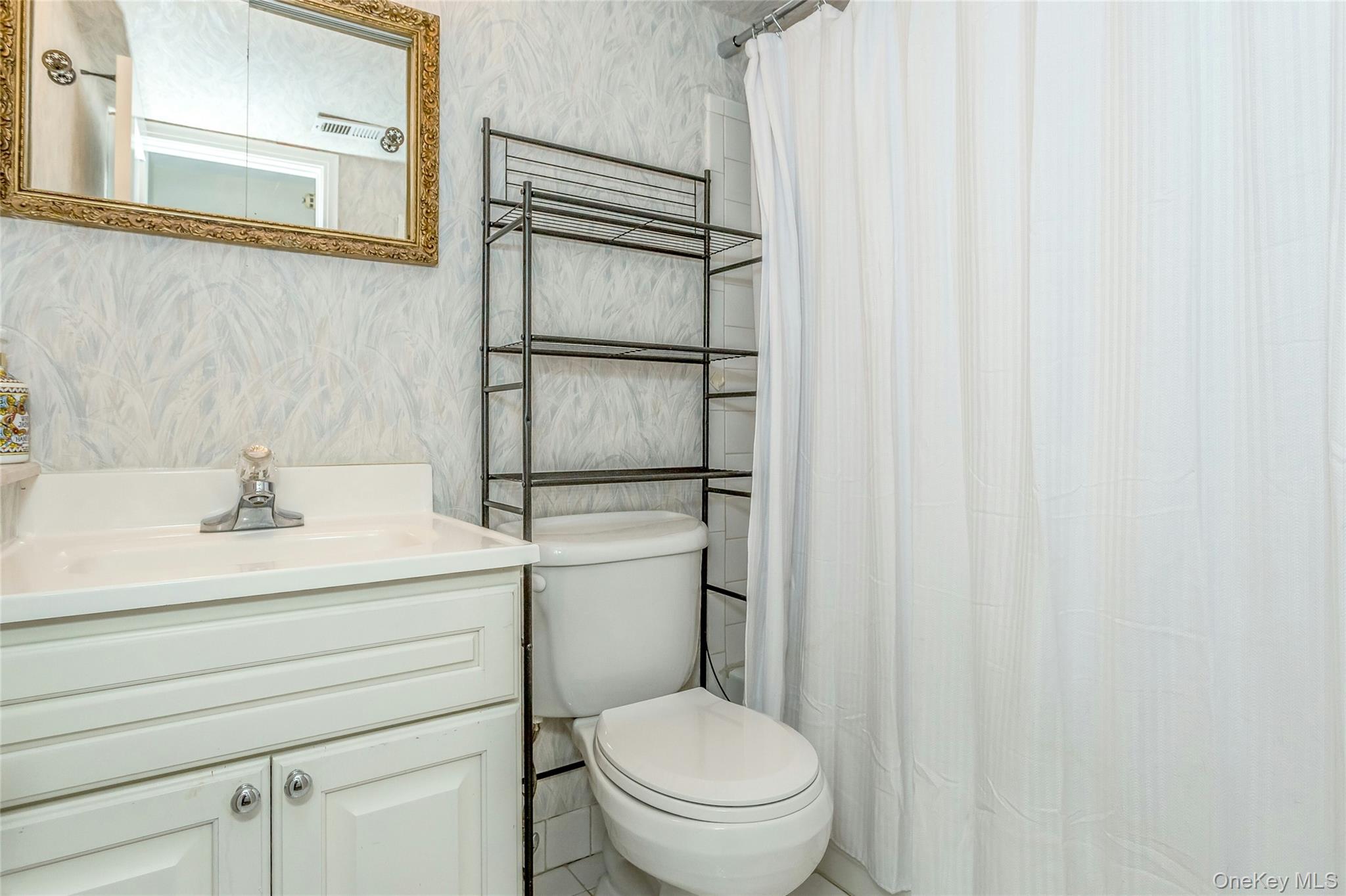 93 Palo Alto Drive, Plainview, NY 11803