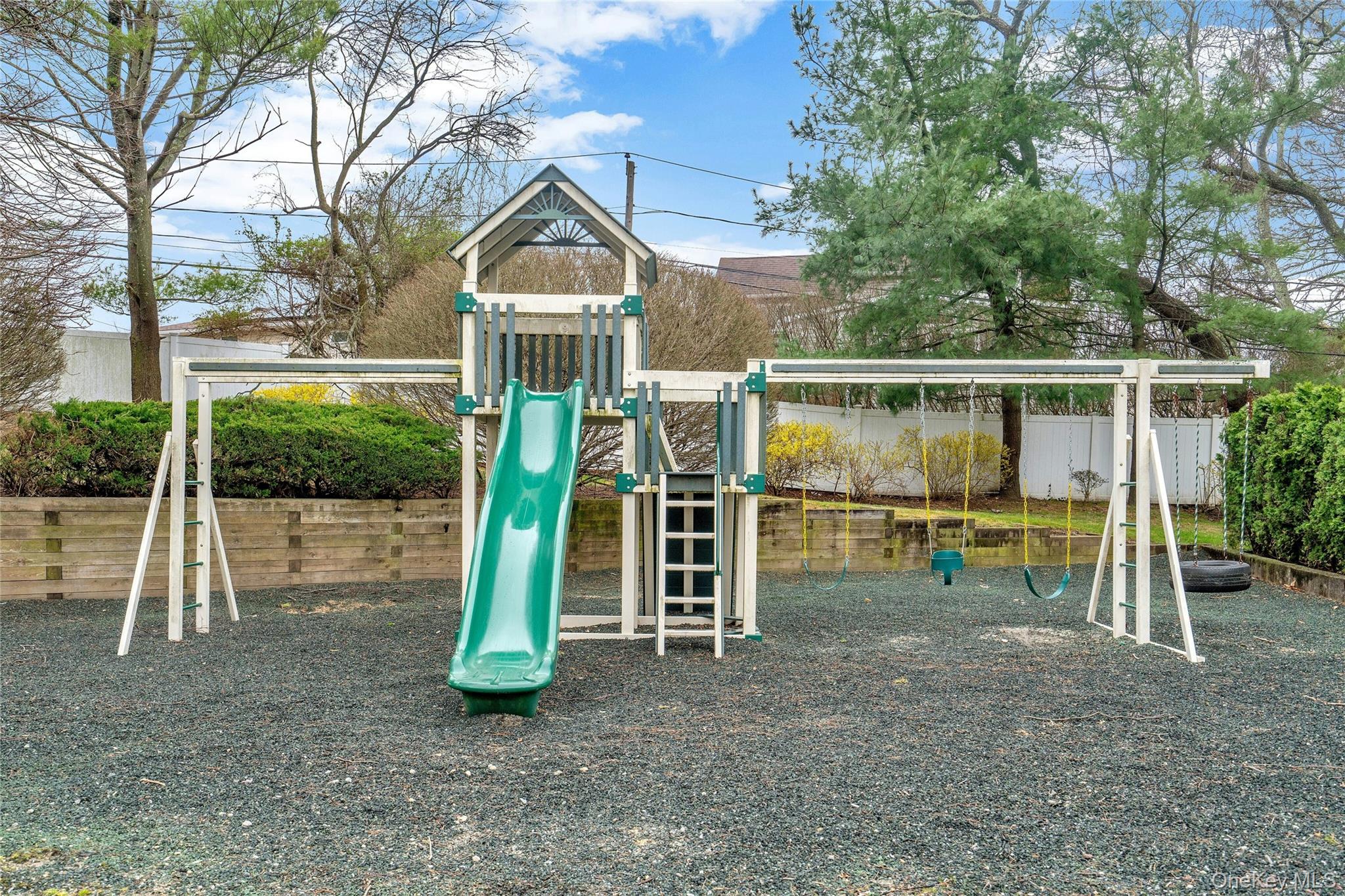 93 Palo Alto Drive, Plainview, NY 11803