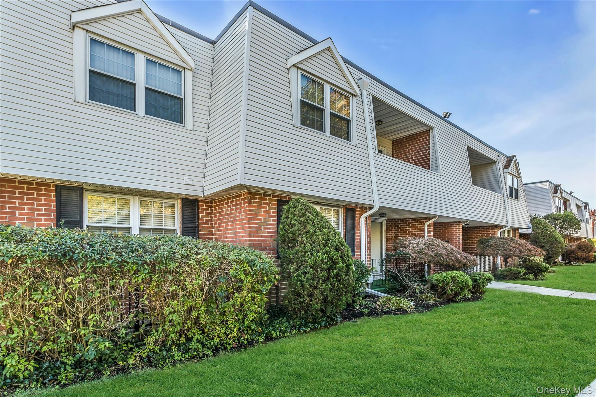 93 Palo Alto Drive, Plainview, NY 11803