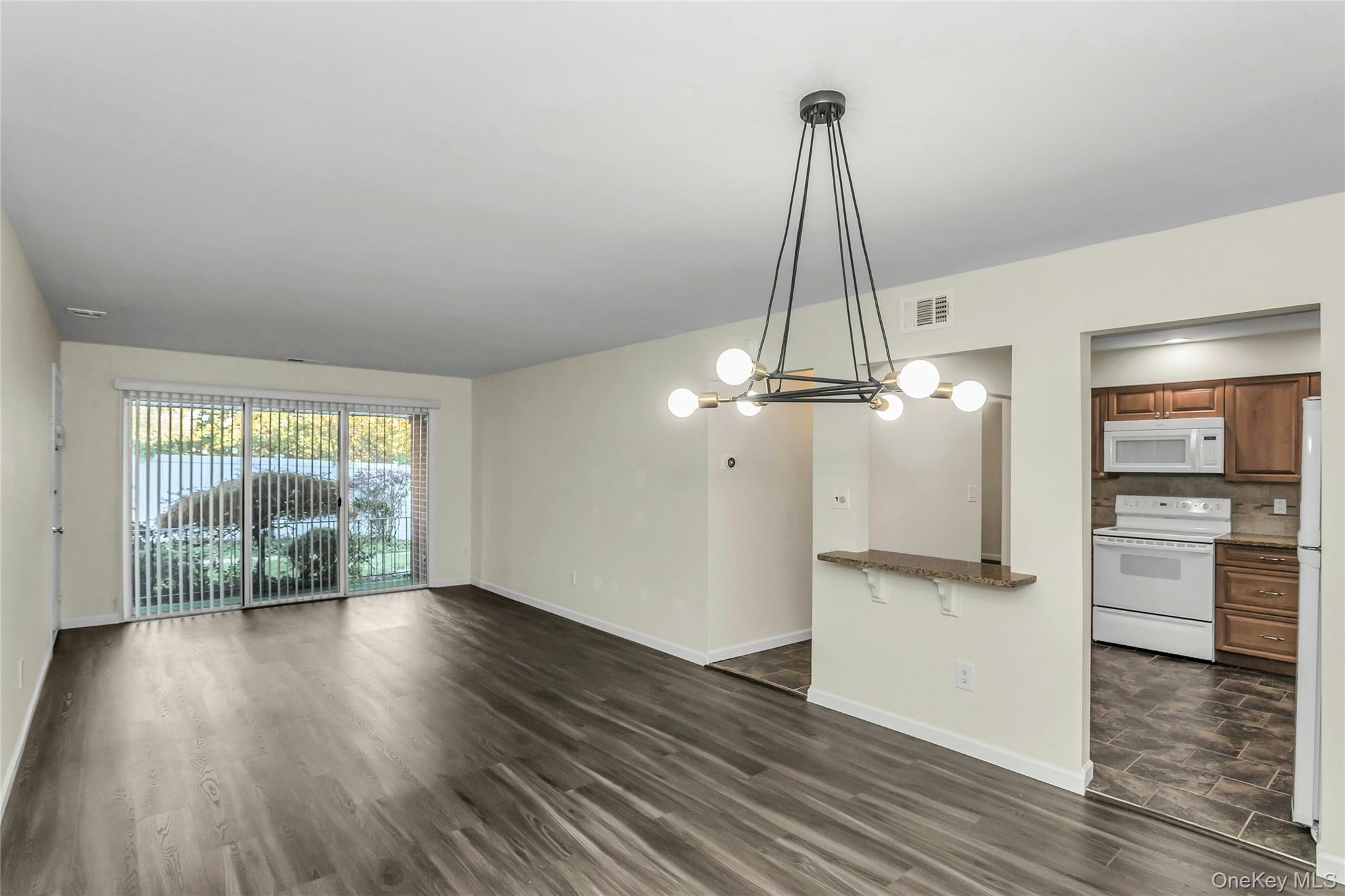 93 Palo Alto Drive, Plainview, NY 11803