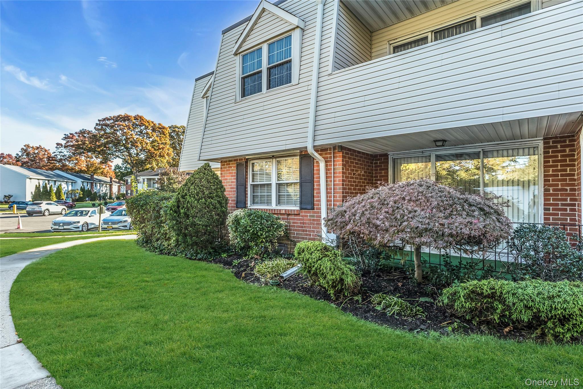 93 Palo Alto Drive, Plainview, NY 11803