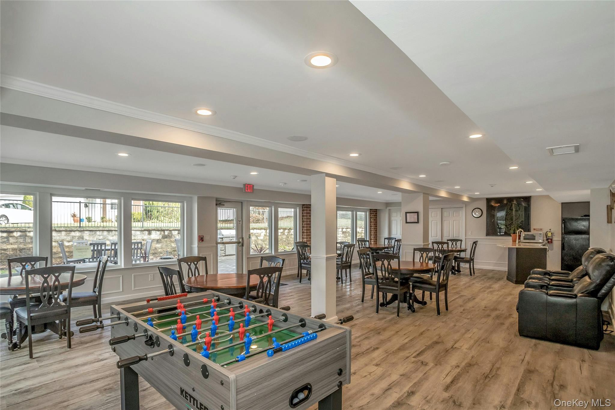 93 Palo Alto Drive, Plainview, NY 11803