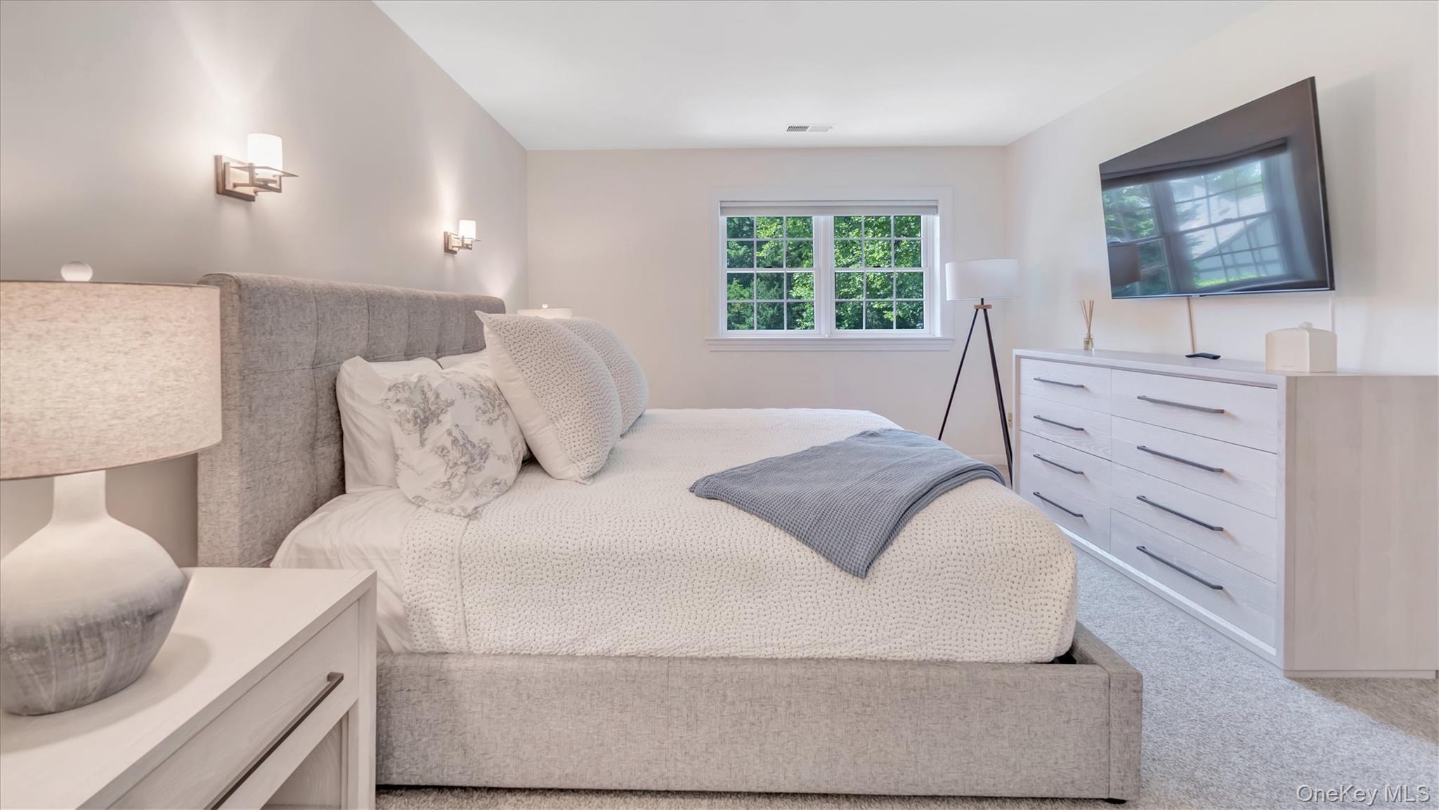 10 Lealand Lane # Unit 19, Southampton, NY 11968