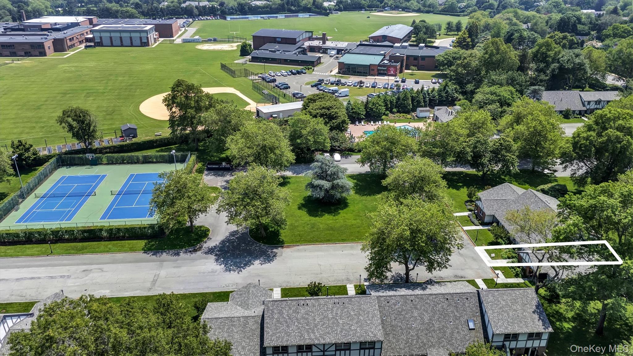 10 Lealand Lane # Unit 19, Southampton, NY 11968