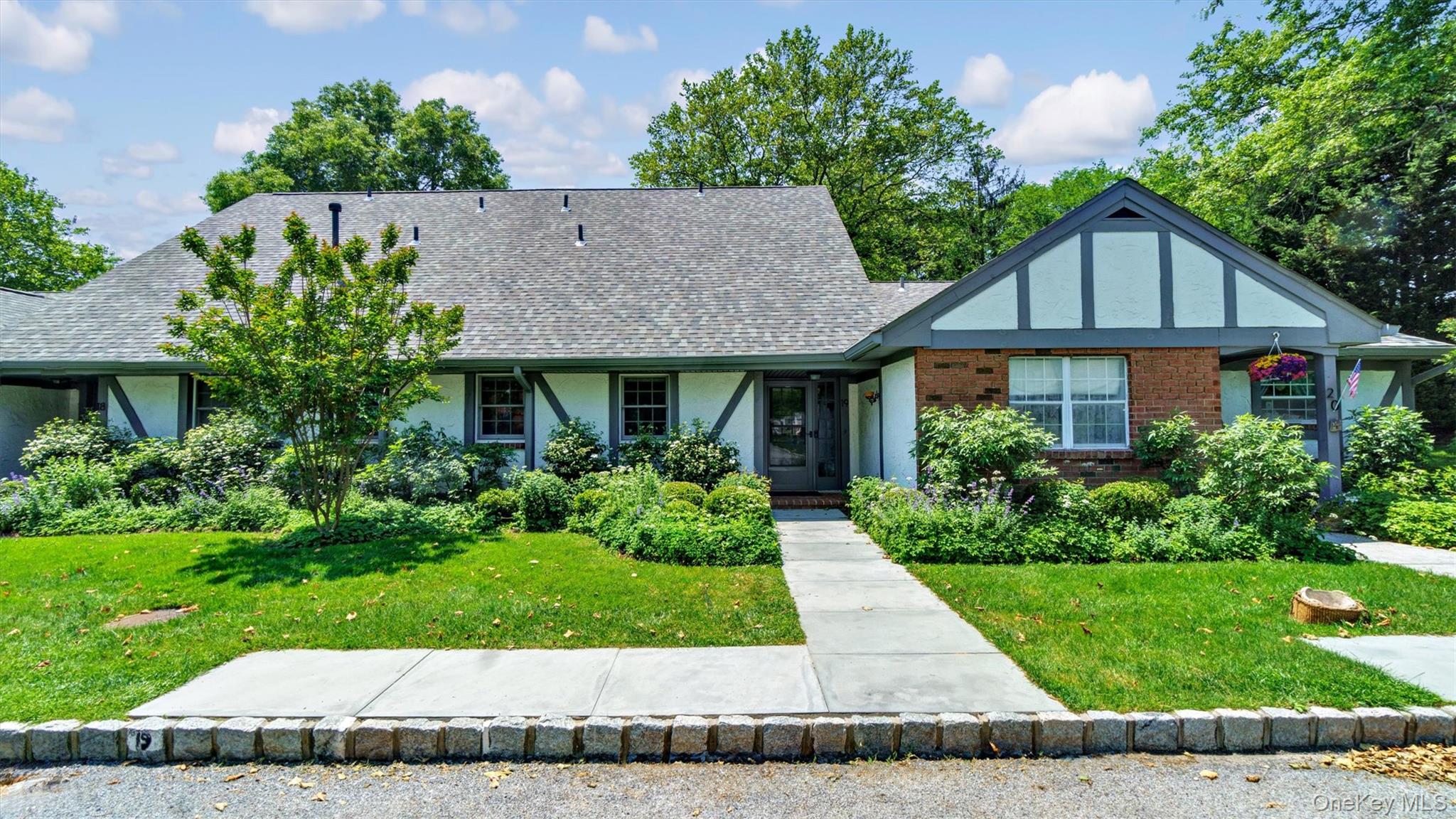 10 Lealand Lane # Unit 19, Southampton, NY 11968