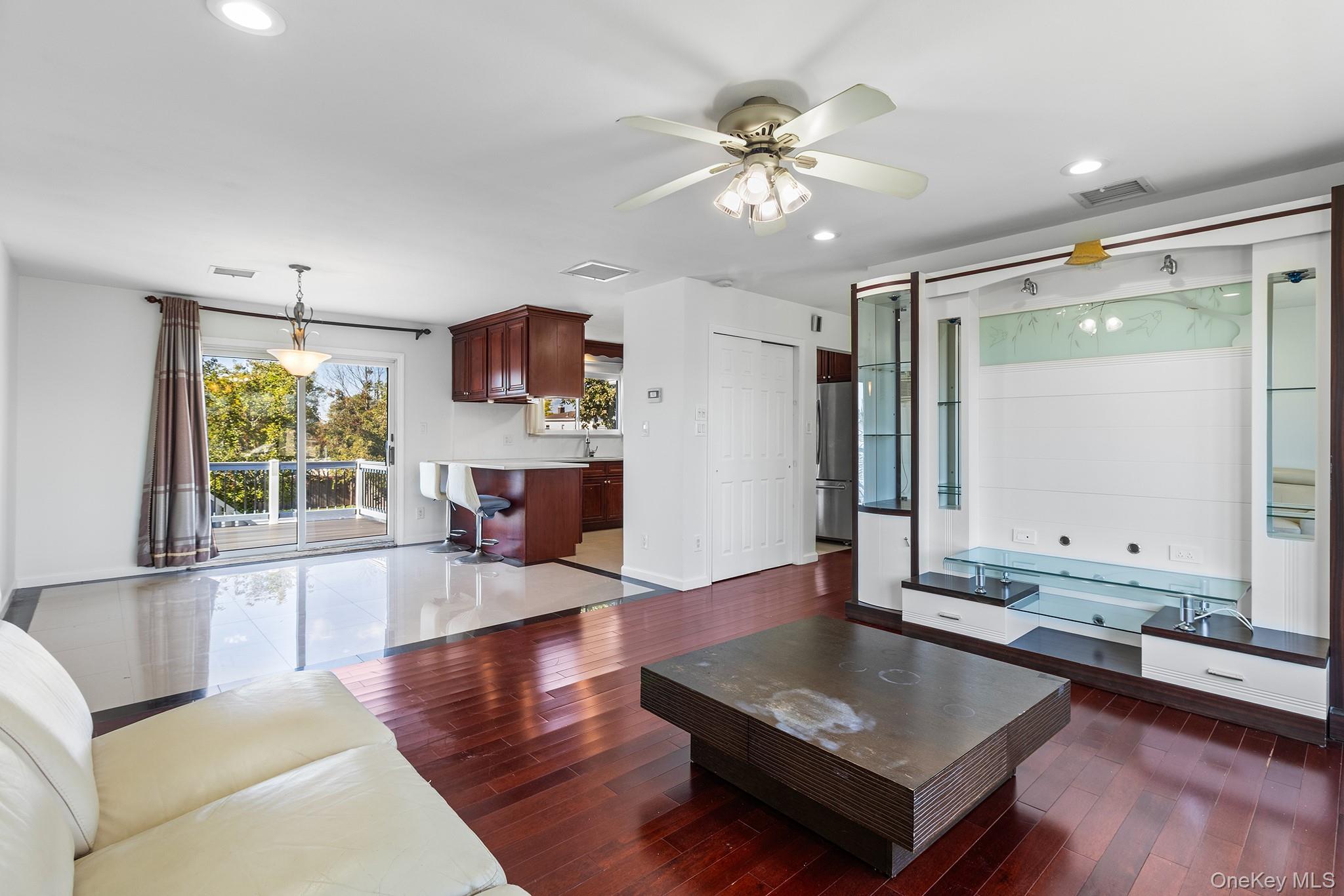 74 Venetian Prom, Lindenhurst, NY 11757