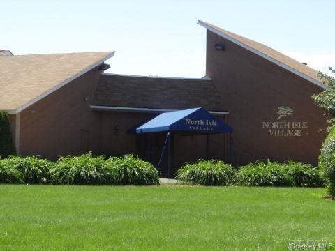 226 Pointe # 226, Coram, NY 11727