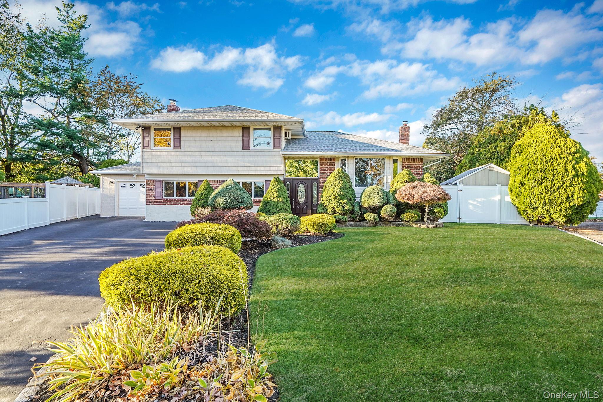 9 Dean Court, Commack, NY 11725
