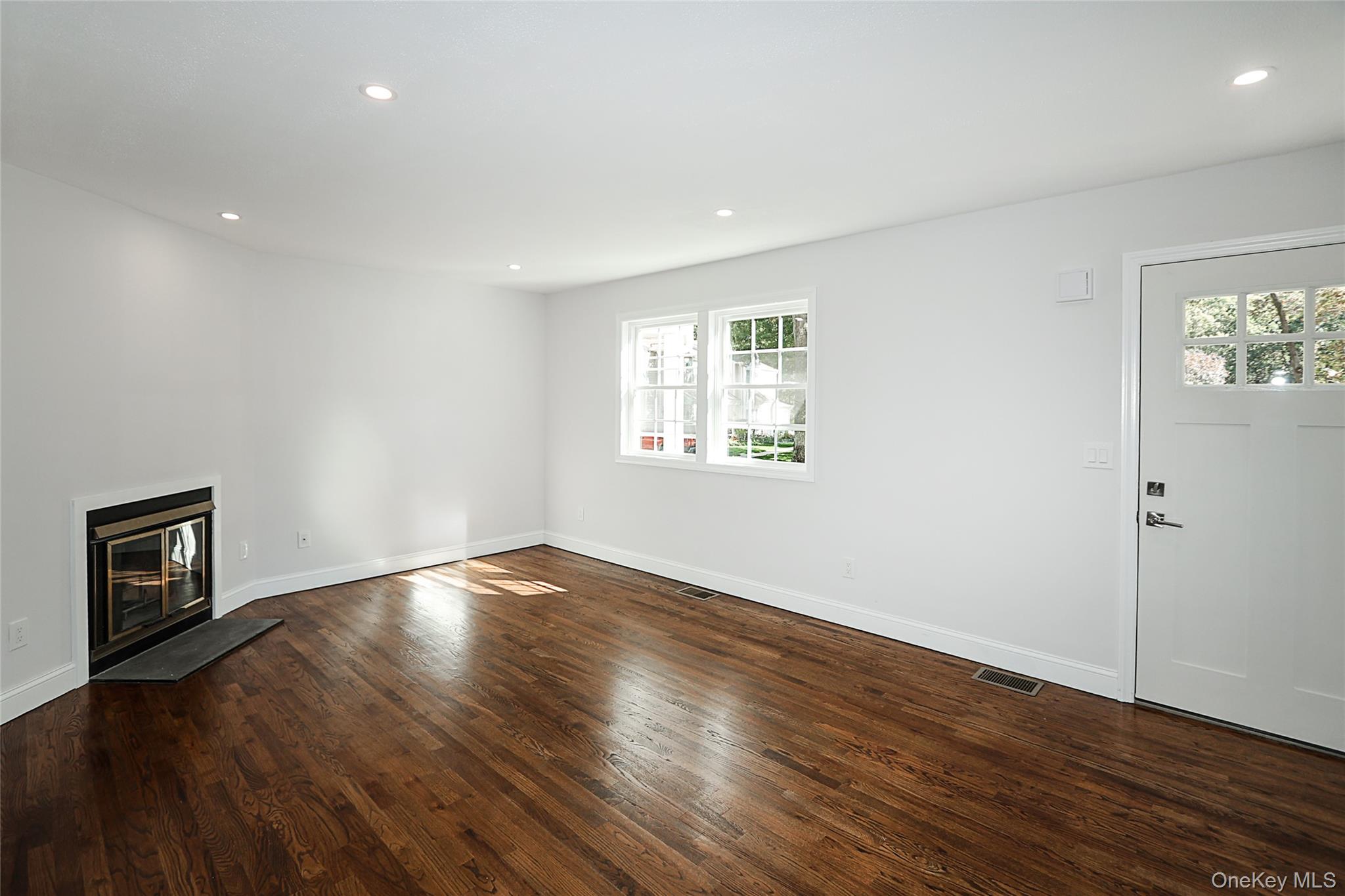 10 Smith, Yaphank, NY 11980