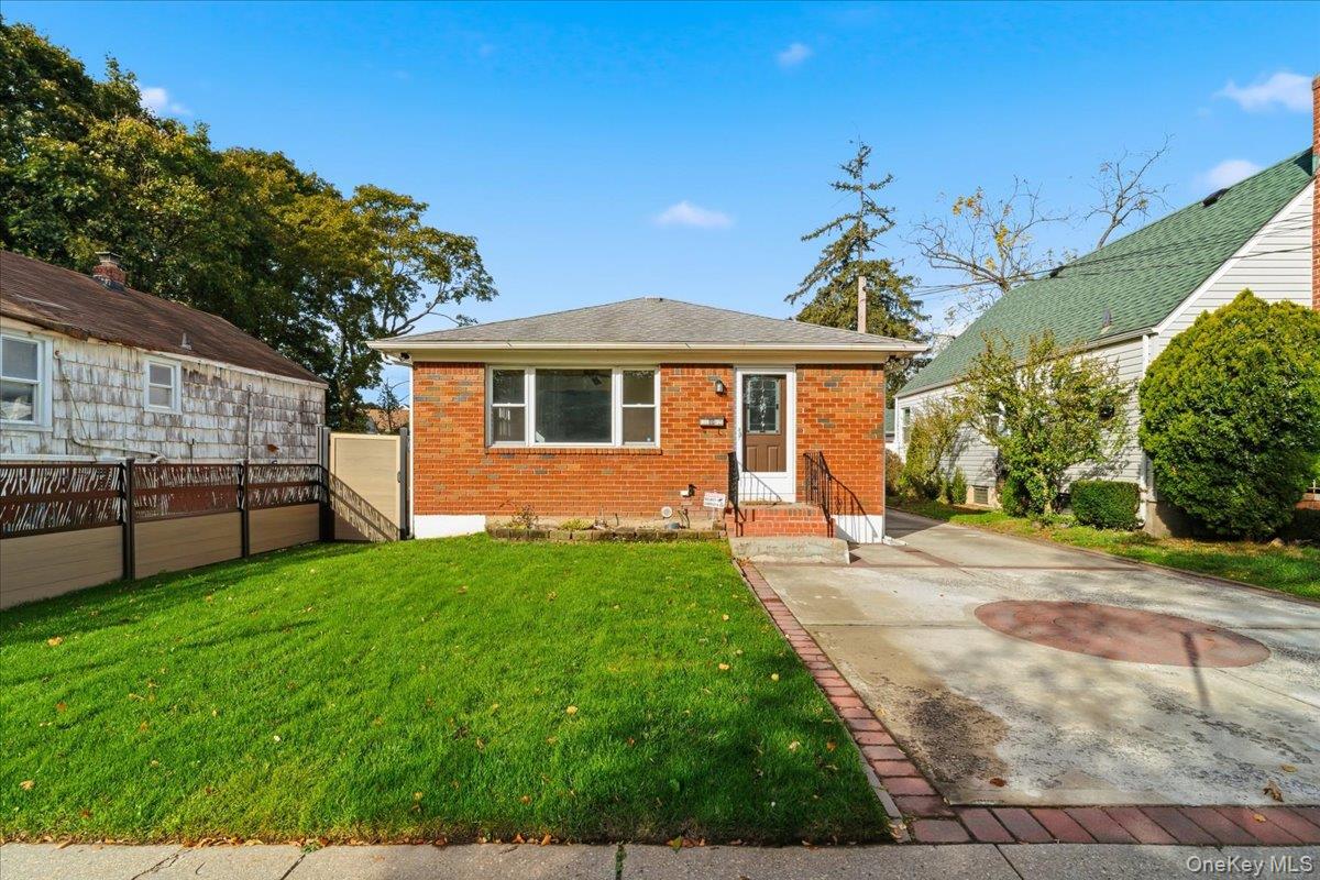 1040 Brookside Avenue, Uniondale, NY 11553