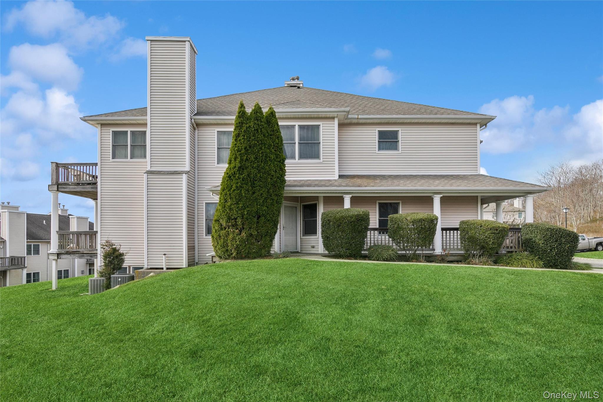 706 Willow Pond Drive, Riverhead, NY 11901