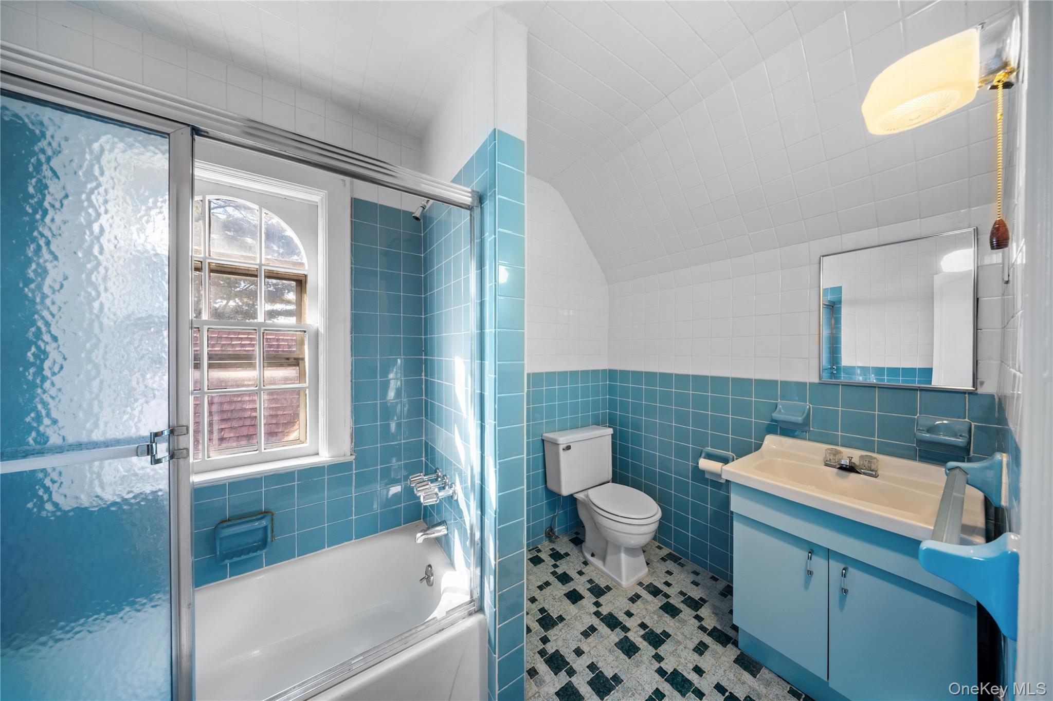 83 Dartmouth Street, Forest Hills, NY 11375