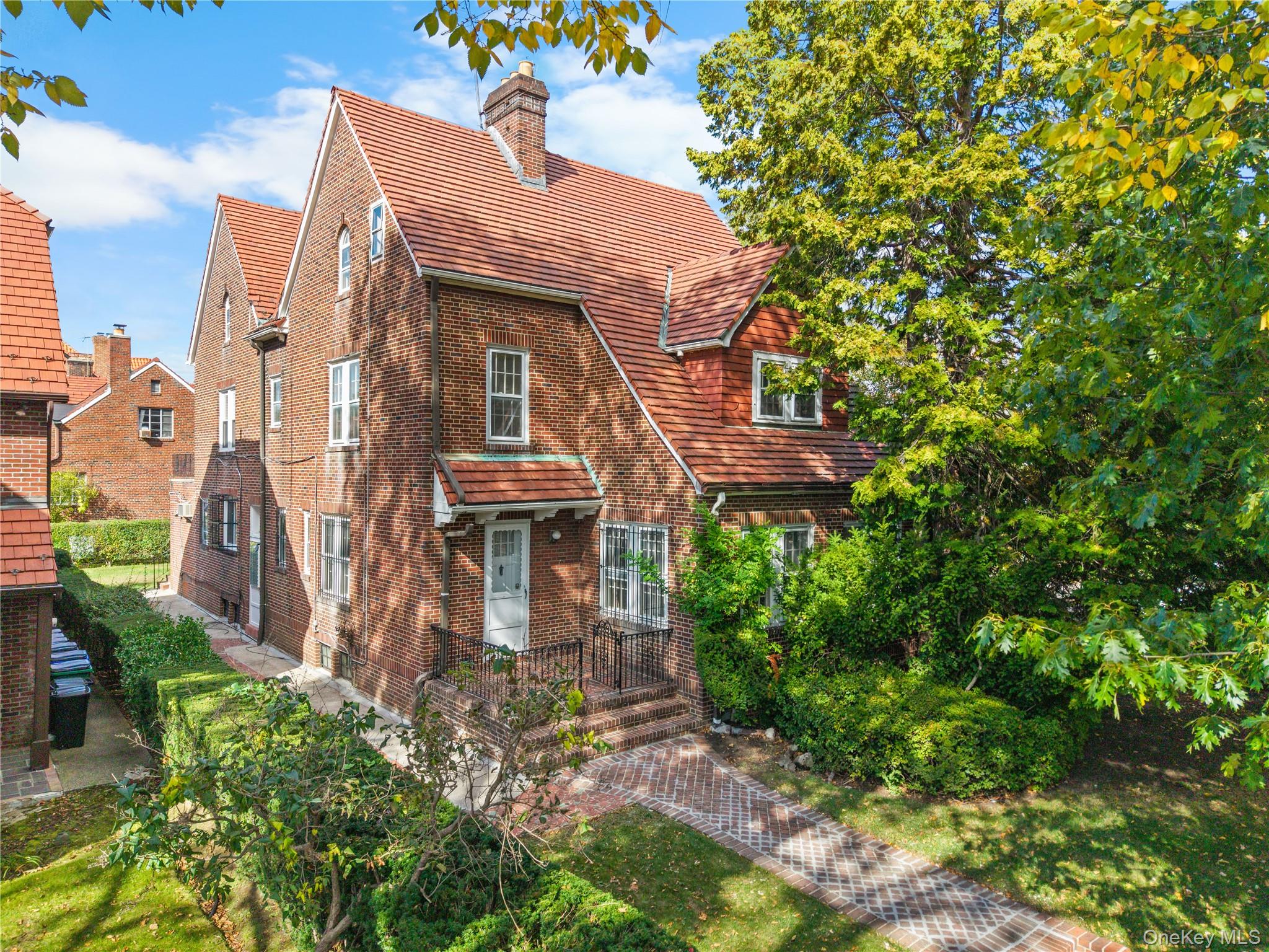 83 Dartmouth Street, Forest Hills, NY 11375