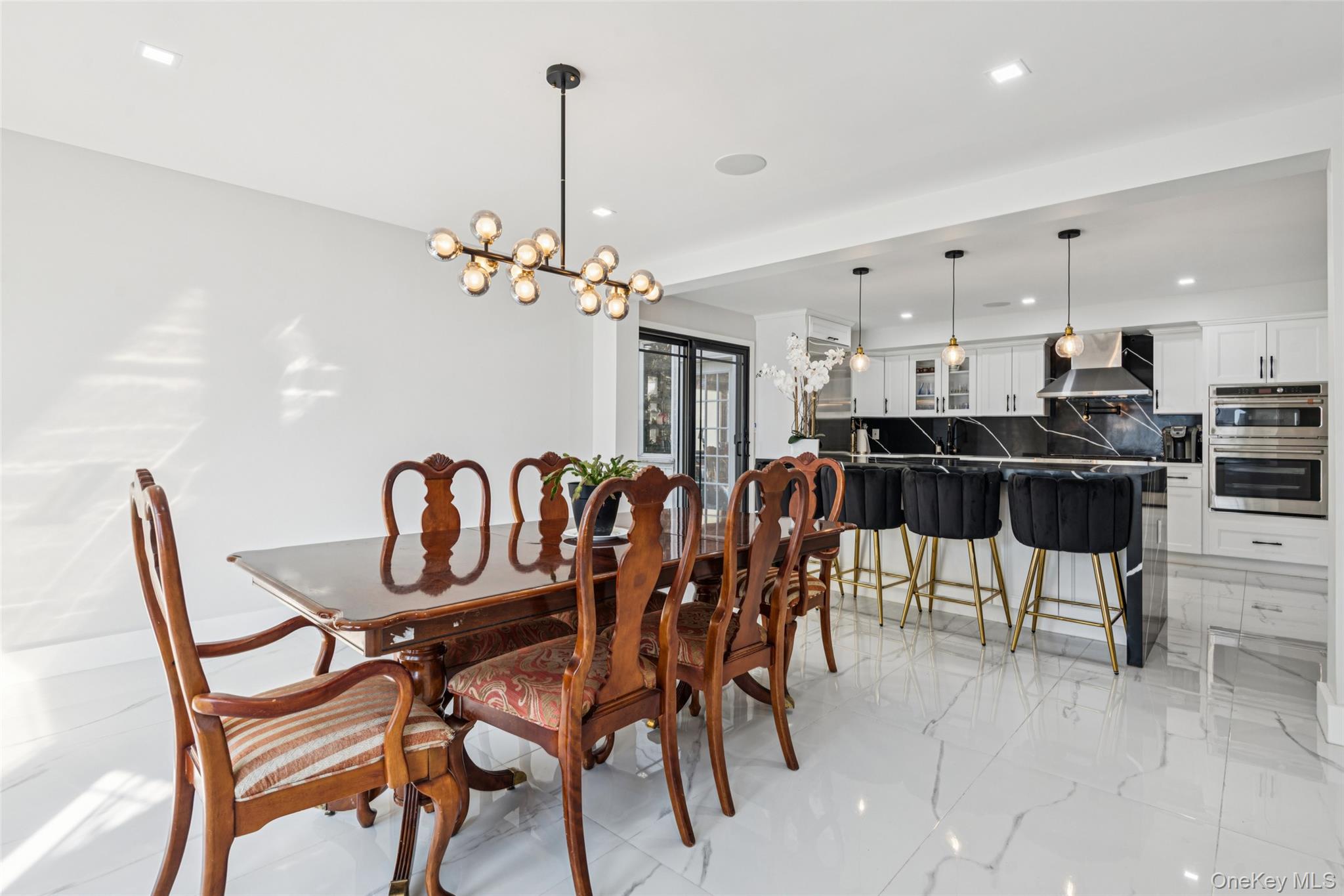 5 Valley Lane W, North Woodmere, NY 11581