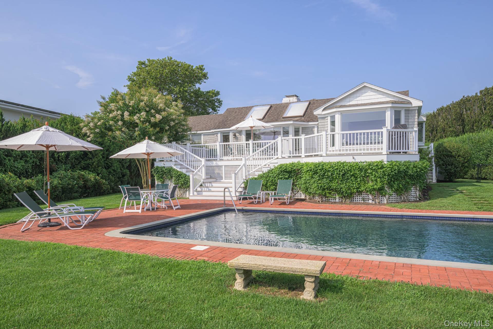 29 Coxs Curve Road, Westhampton Beach, NY 11978