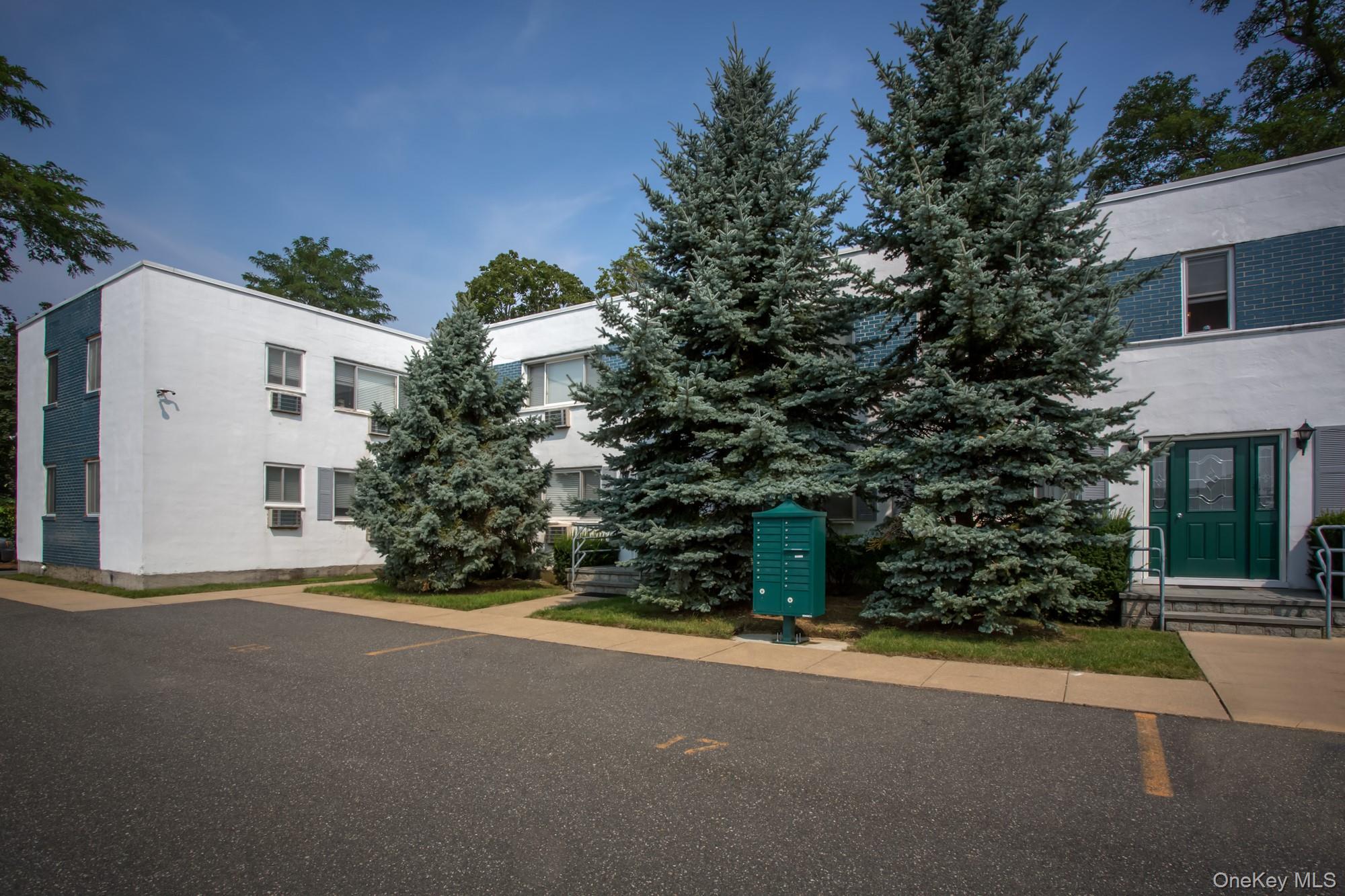 40 Broadway # C02, Amityville, NY 11701