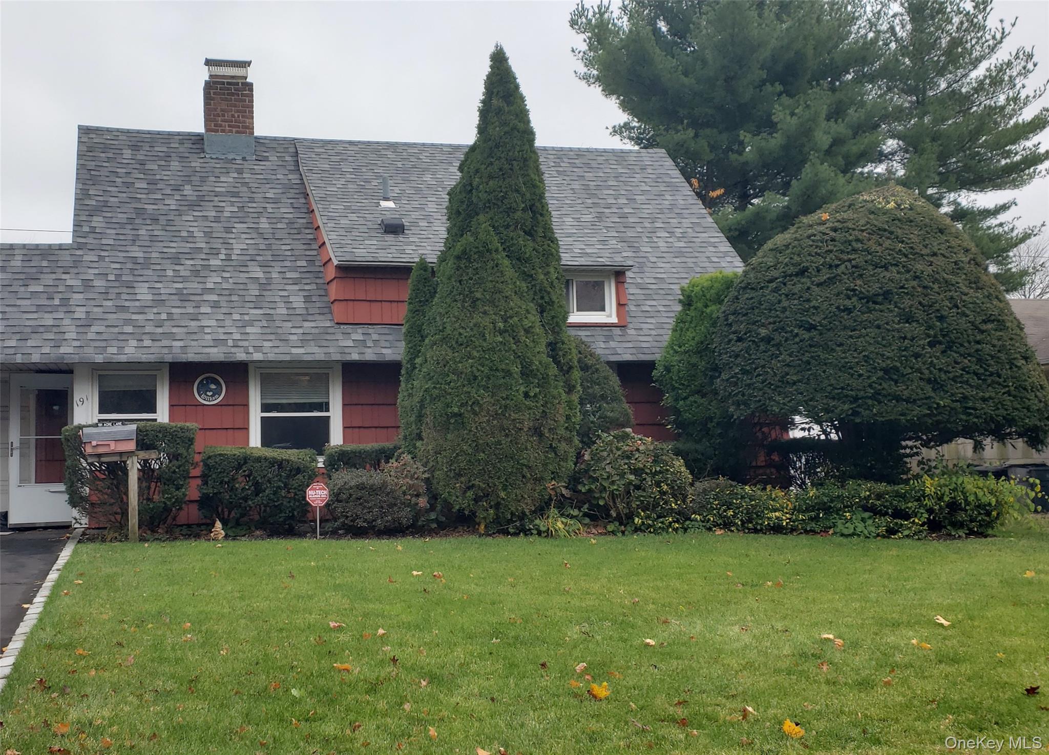 191 Acre Lane, Hicksville, NY 11801