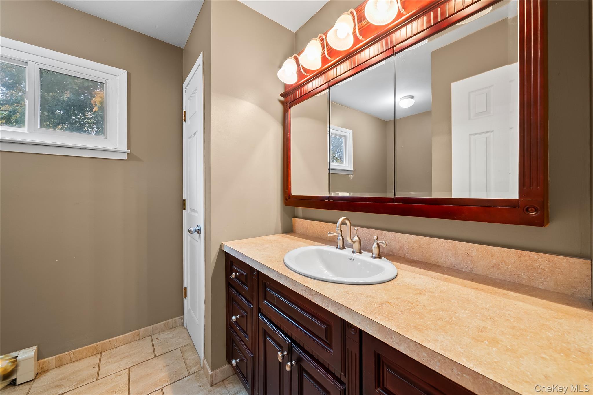 2129 Sycamore Avenue, Ronkonkoma, NY 11779