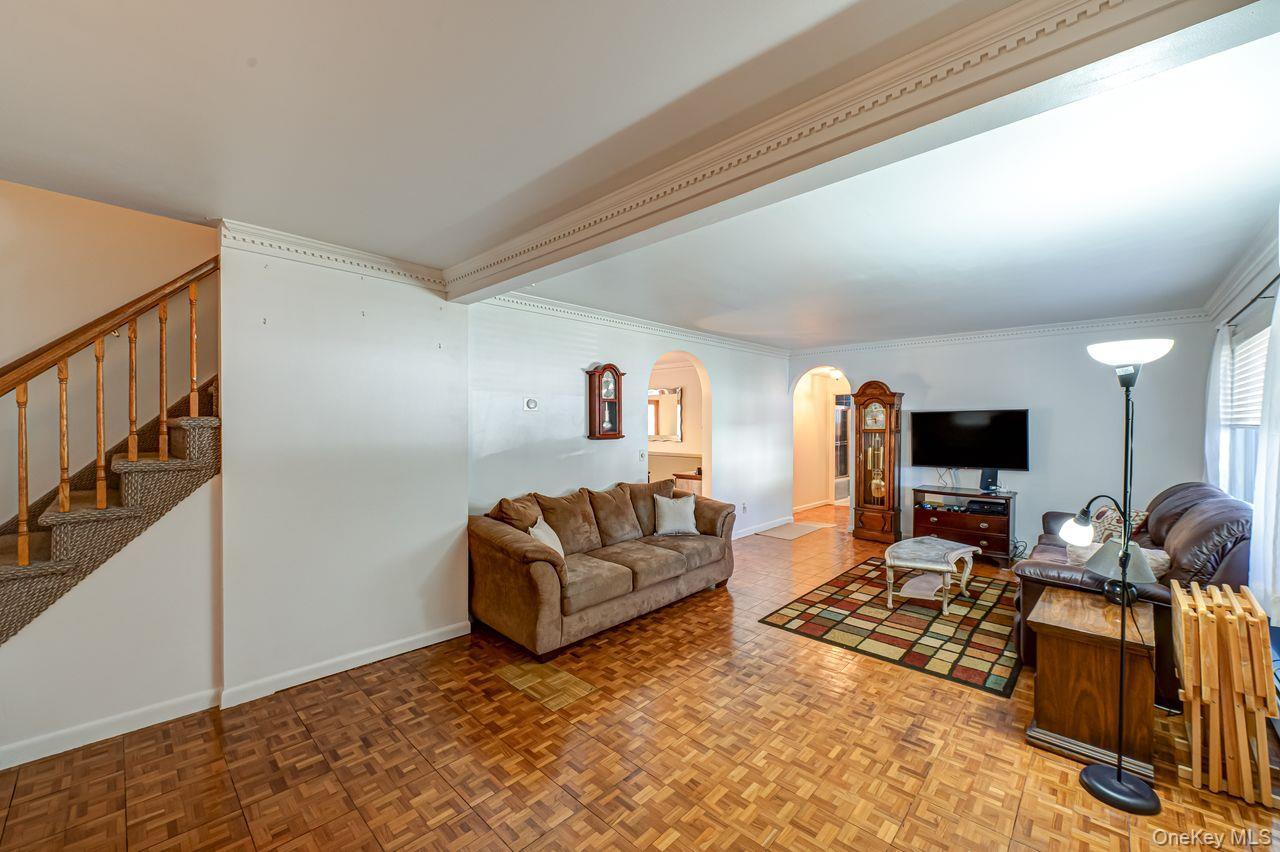 38 High Street, Roslyn Heights, NY 11577