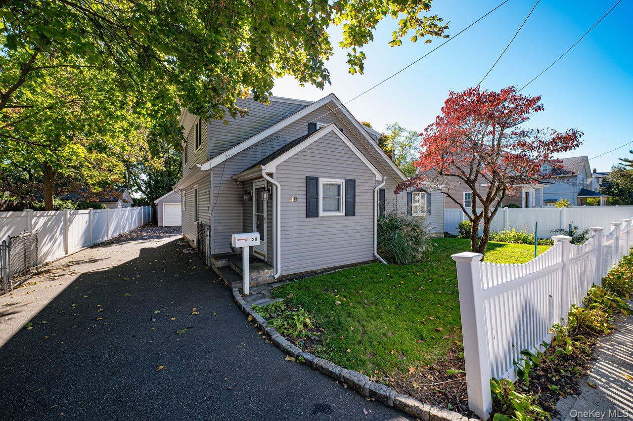 38 High Street, Roslyn Heights, NY 11577