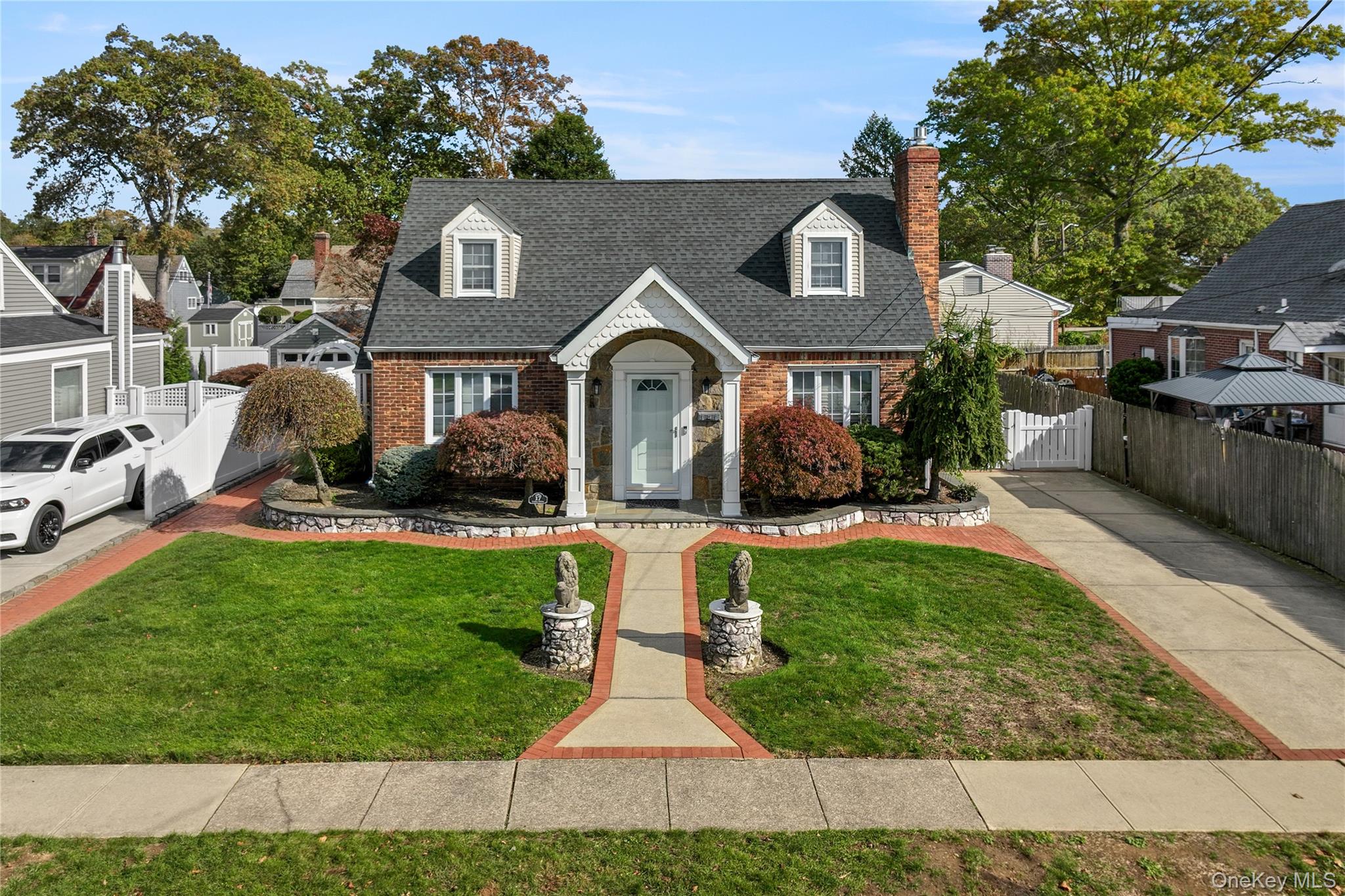 17 Cedar Drive, Farmingdale, NY 11735