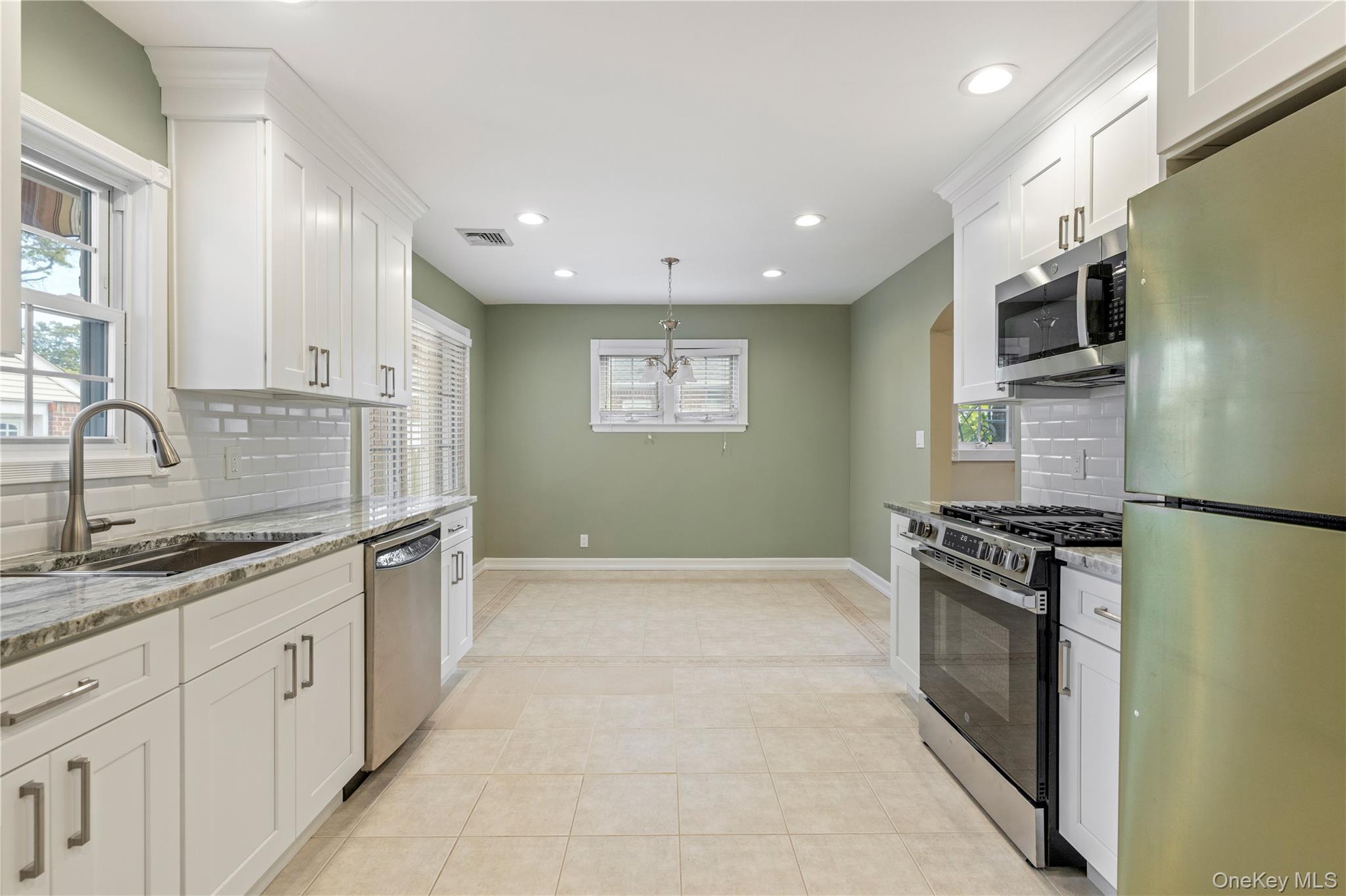 17 Cedar Drive, Farmingdale, NY 11735