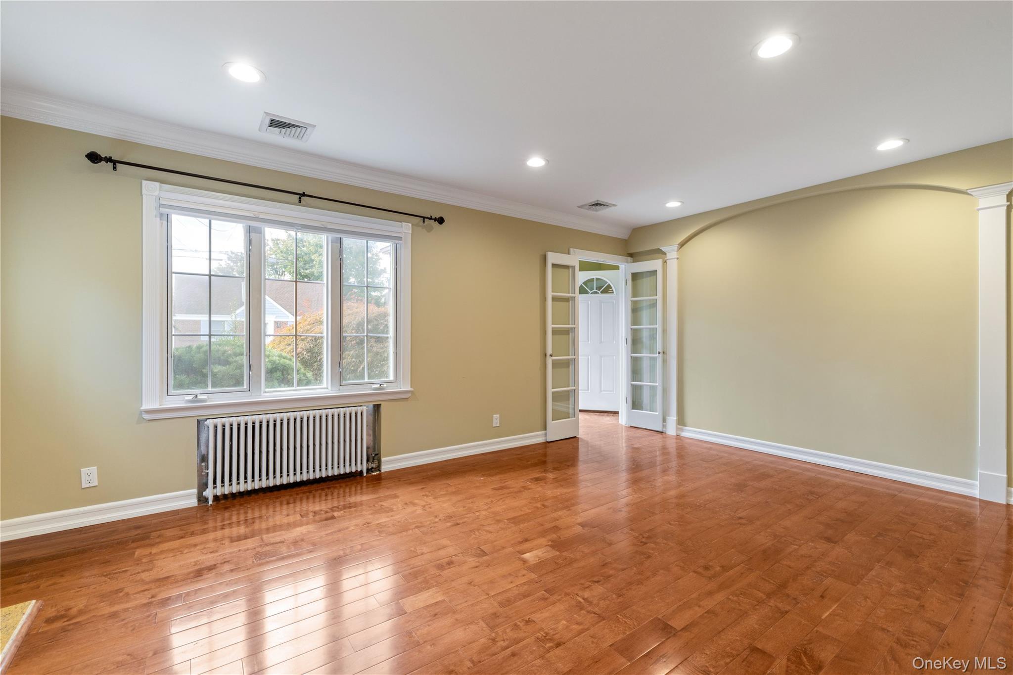 17 Cedar Drive, Farmingdale, NY 11735