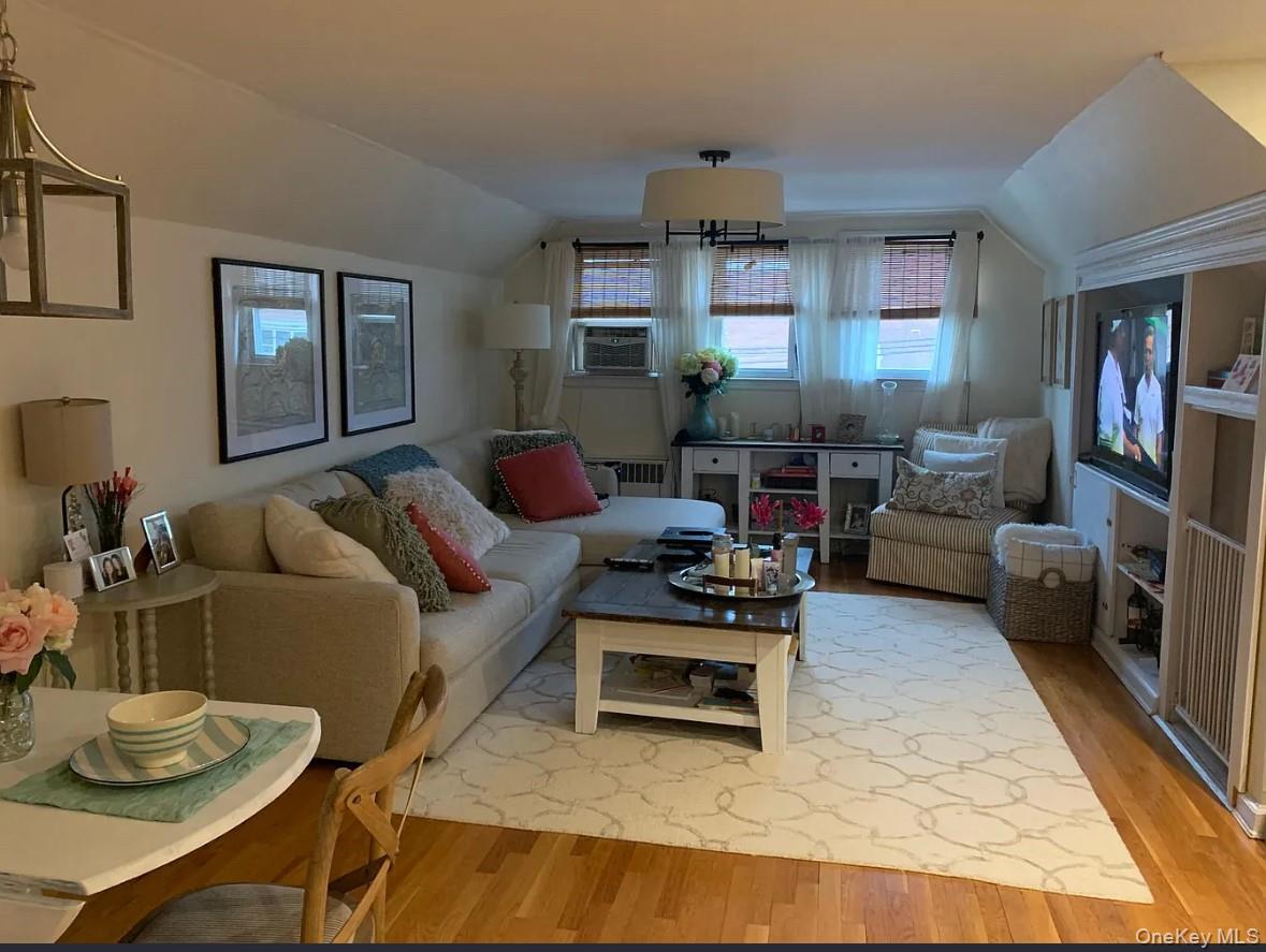 509 Neptune Boulevard, Long Beach, NY 11561