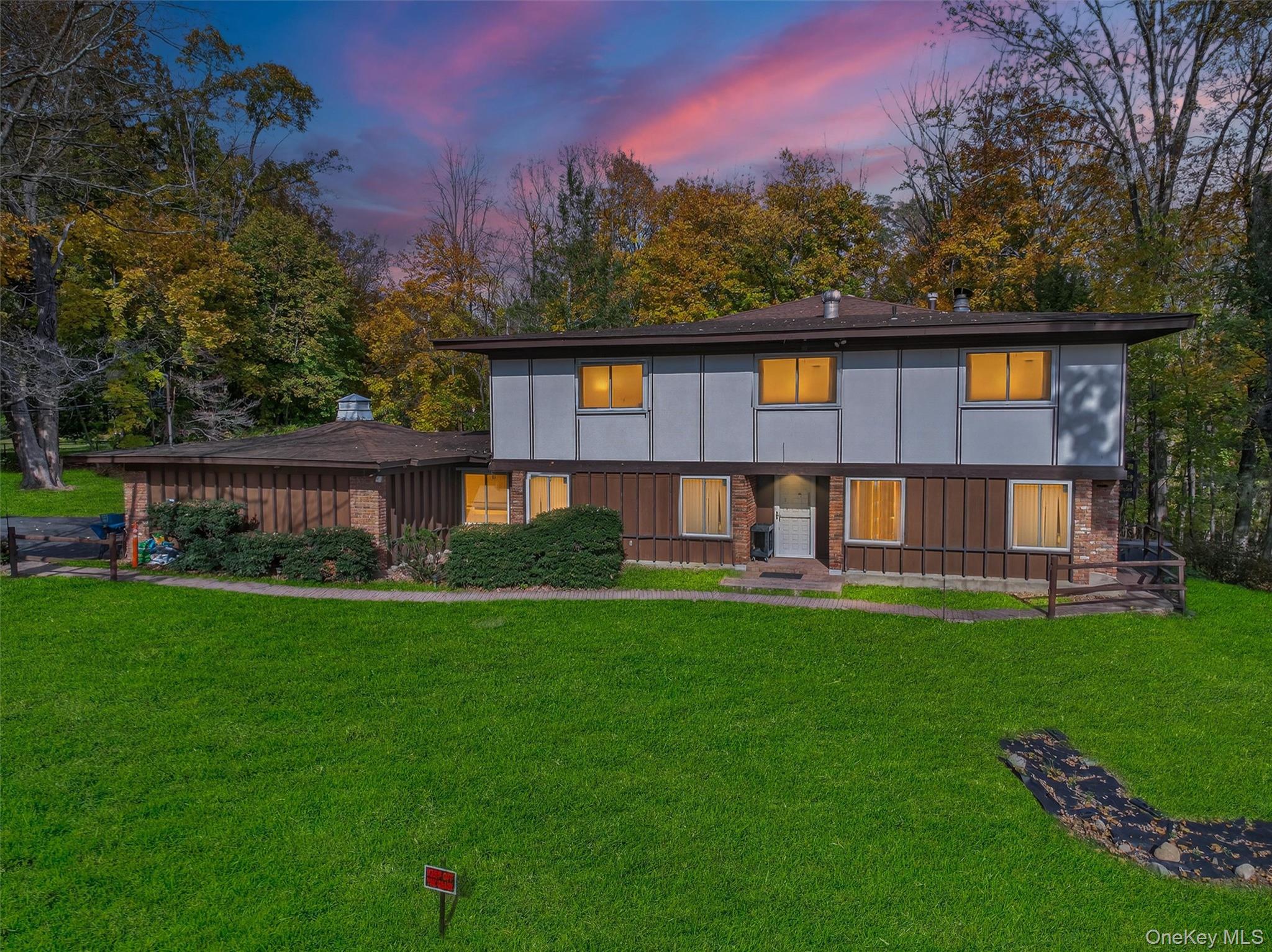 2 Kings Gate Road, Suffern, NY 10901