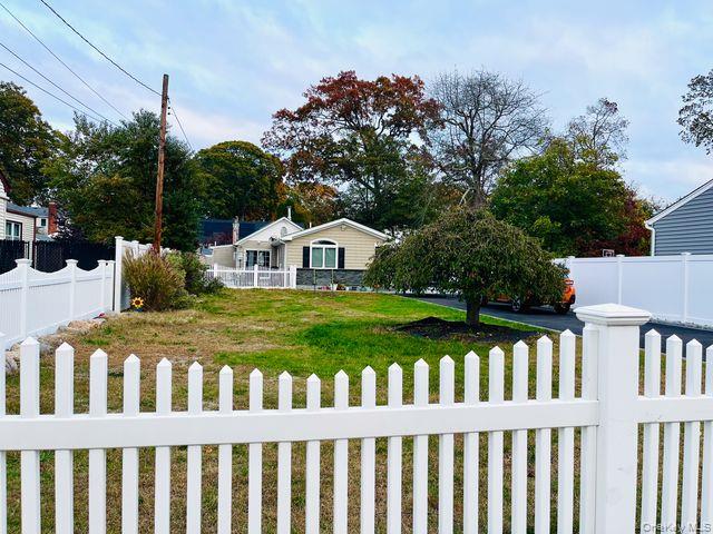 219 Litchfield Avenue, Babylon, NY 11702