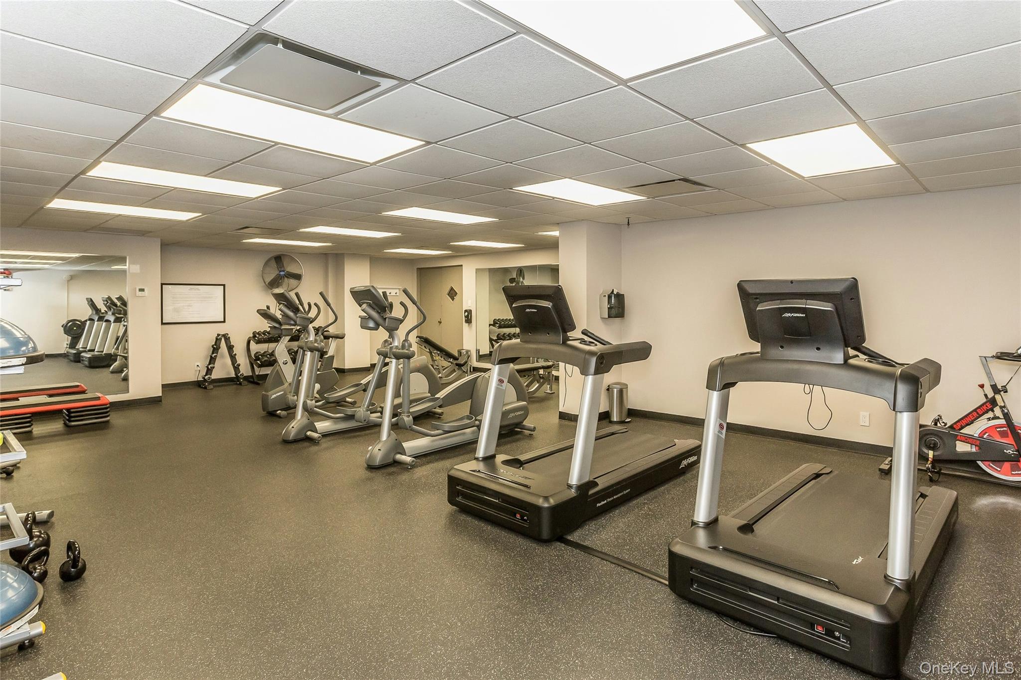 25 Neptune Boulevard # 2E, Long Beach, NY 11561