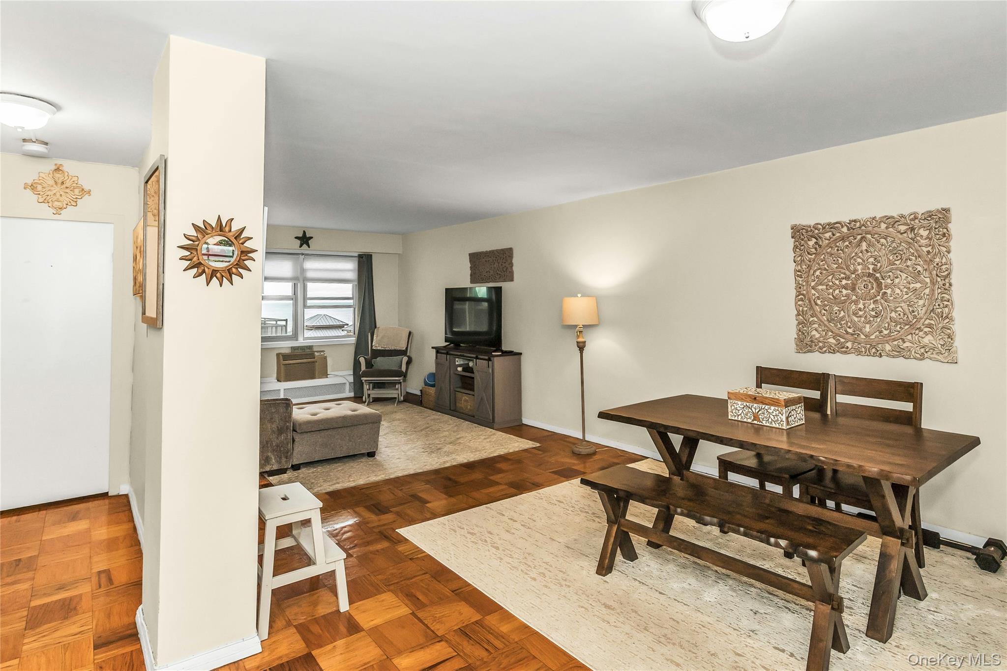 25 Neptune Boulevard # 2E, Long Beach, NY 11561