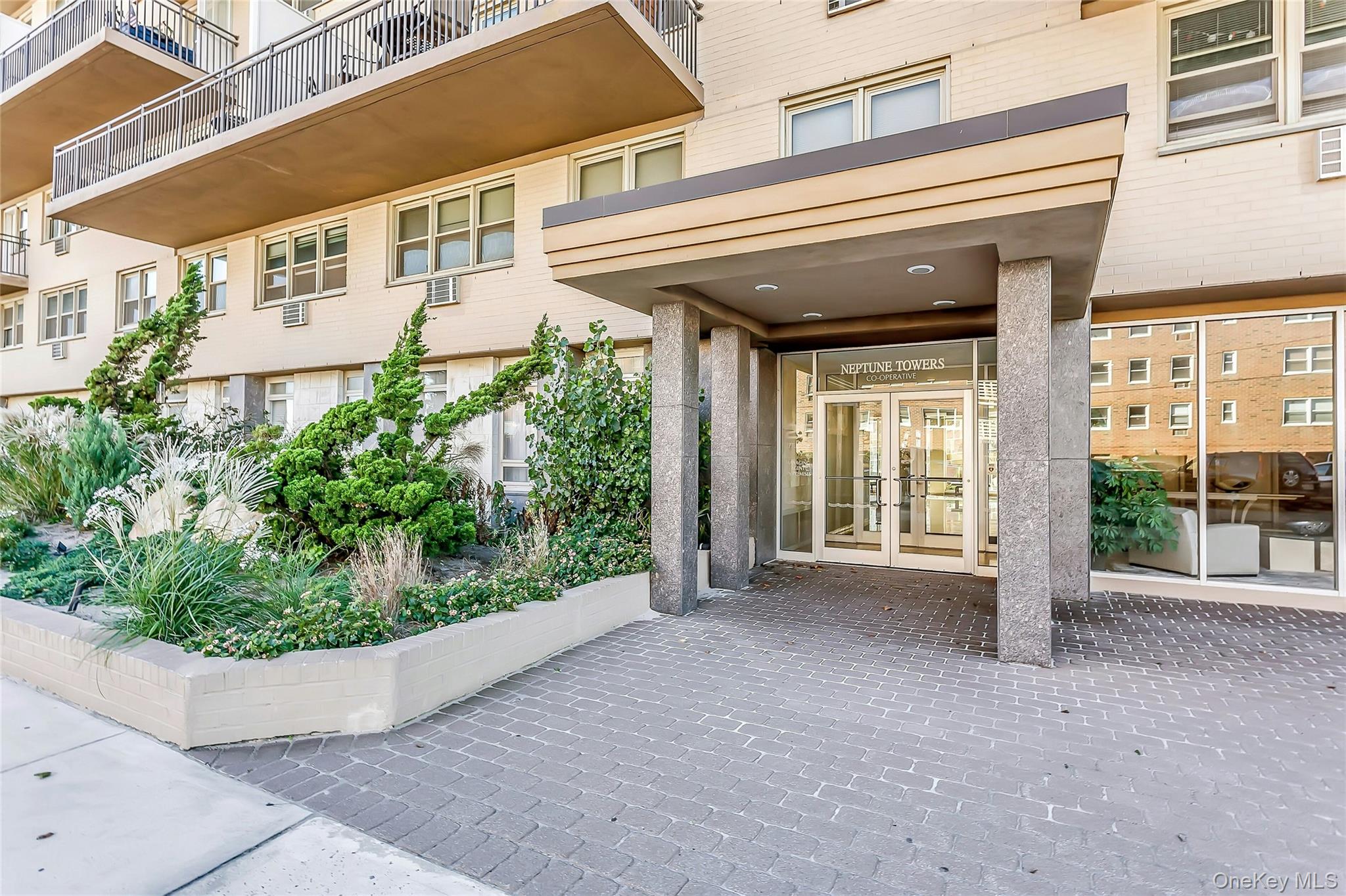 25 Neptune Boulevard # 2E, Long Beach, NY 11561