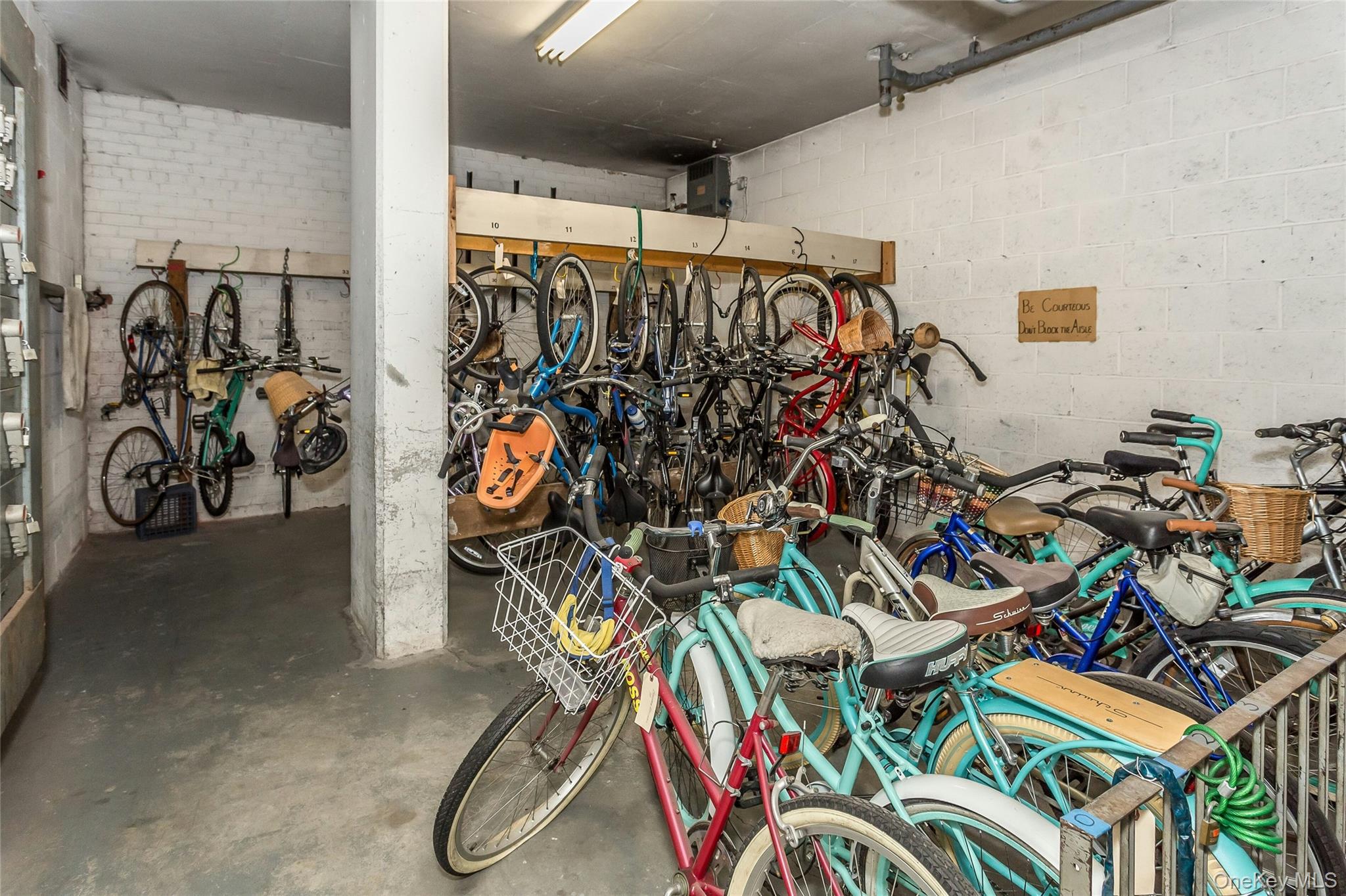 25 Neptune Boulevard # 2E, Long Beach, NY 11561